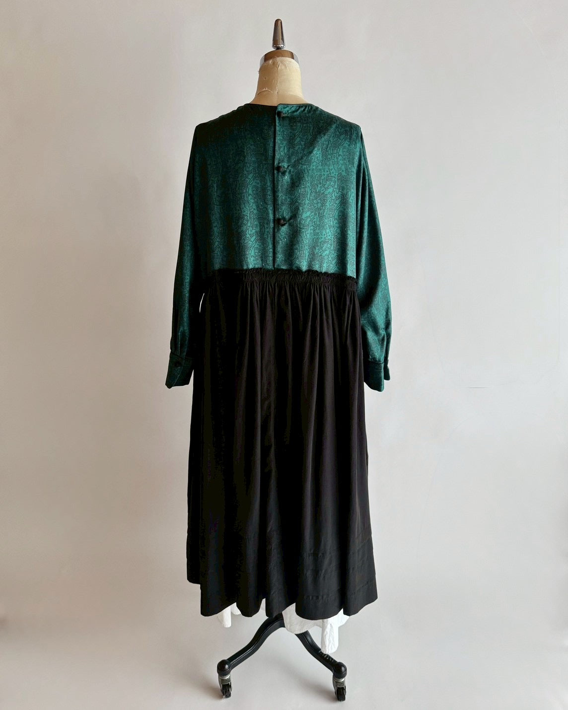 フリルカラーギャザー切り替えワンピース MO-25-OP-074 | motley