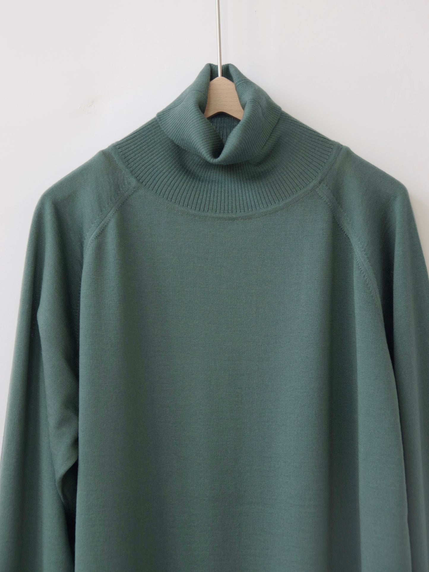 FF30タートルネックプルオーバー | yuni