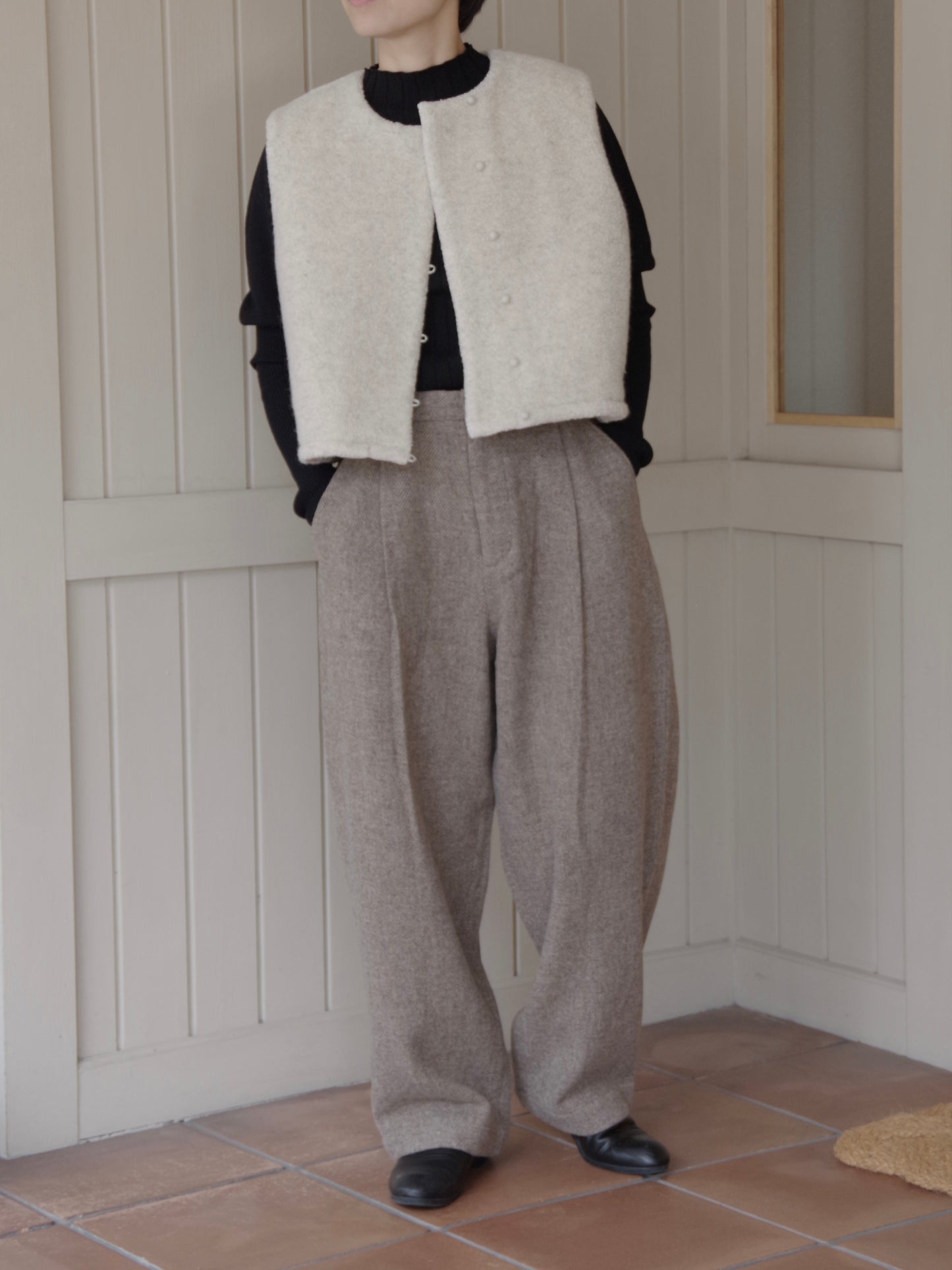 flower dot quilt jacquard ショートリバーシブルベスト | qiri