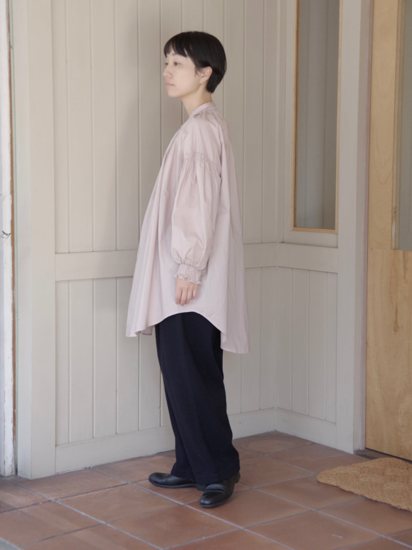 ナチュラルタイプライターロングスリーブトリプルシャーリングブラウス | UNIVERSAL TISSU