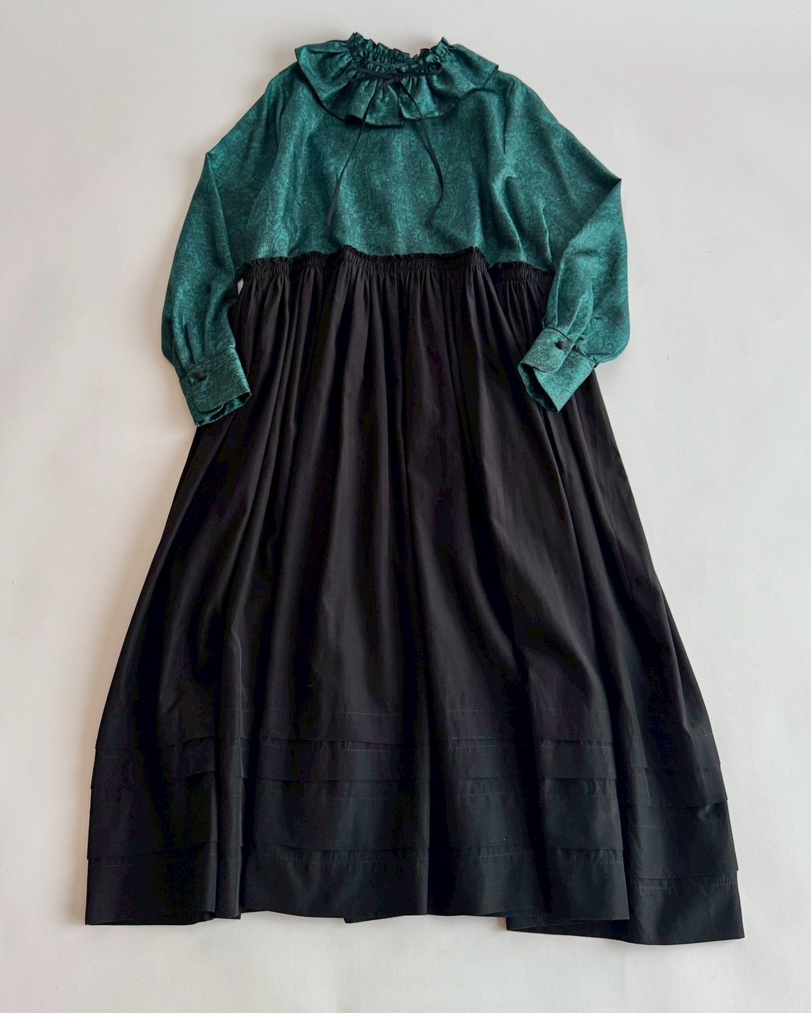 フリルカラーギャザー切り替えワンピース MO-25-OP-074 | motley