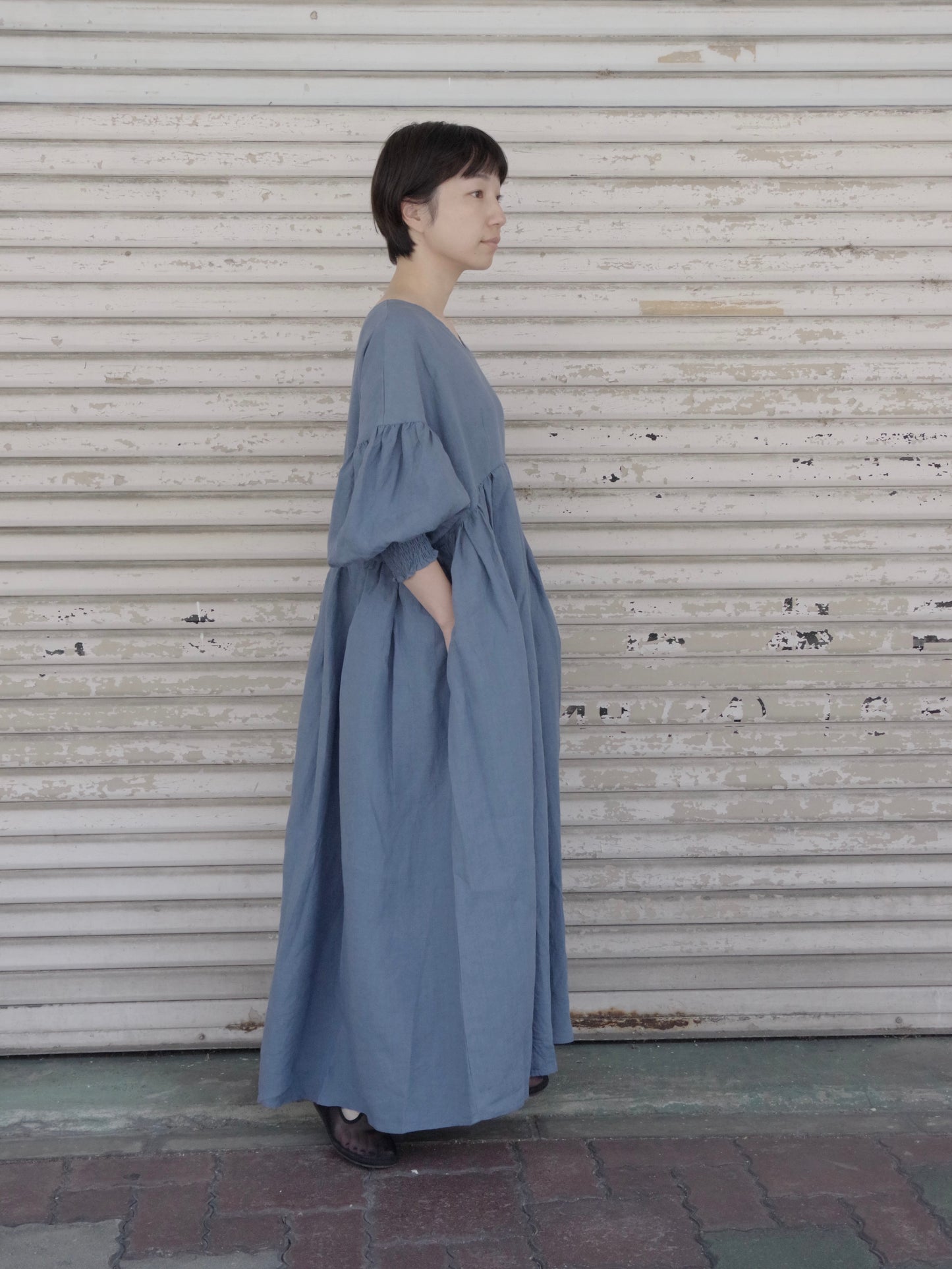 トリプルワッシャーリネン Vネックワンピース ( 2color) | UNIVERSAL TISSU