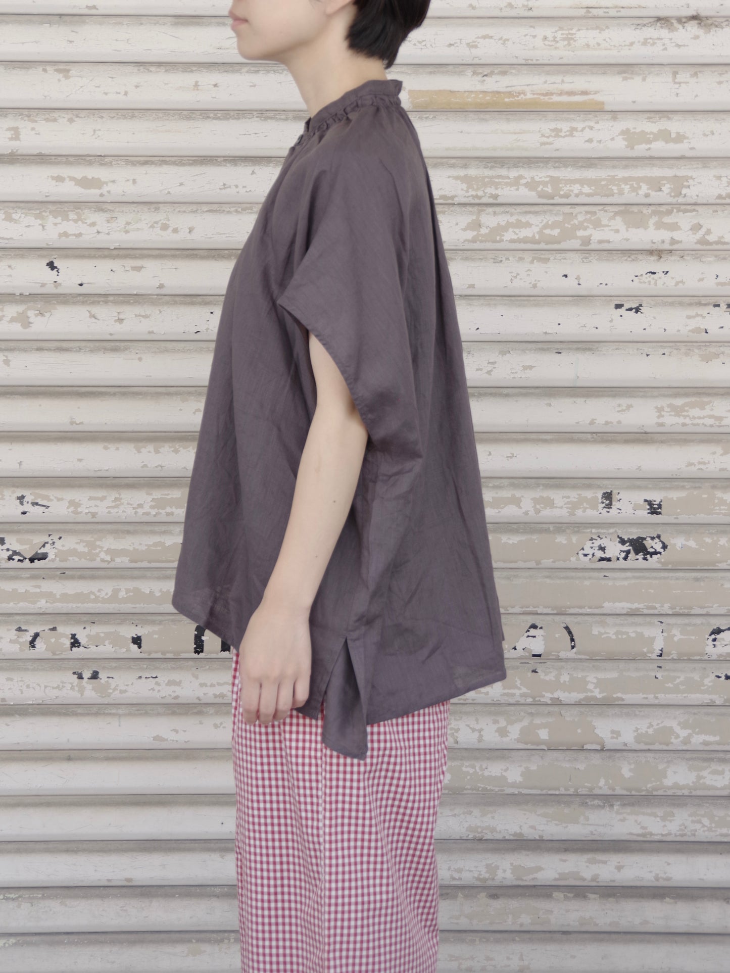 フレンチリネン比翼あきシャーリングワイドブラウス (2 color) | UNIVERSAL TISSU