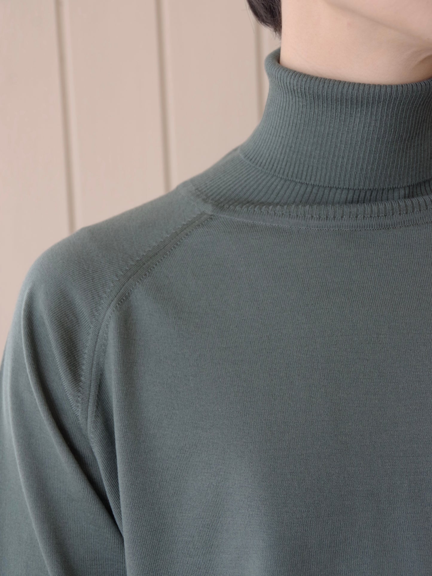 FF30タートルネックプルオーバー | yuni