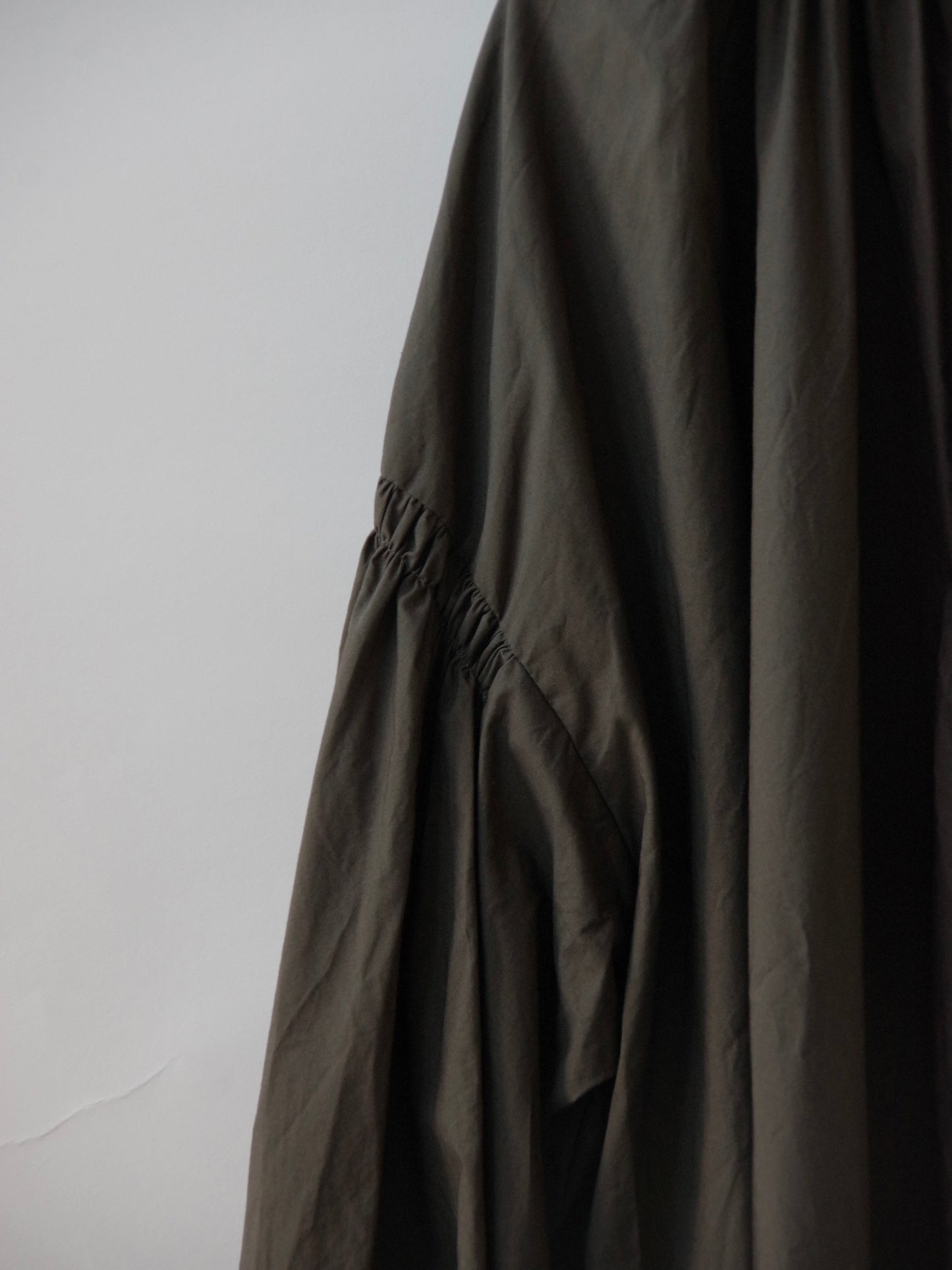 ナチュラルタイプライターロングスリーブトリプルシャーリングブラウス | UNIVERSAL TISSU