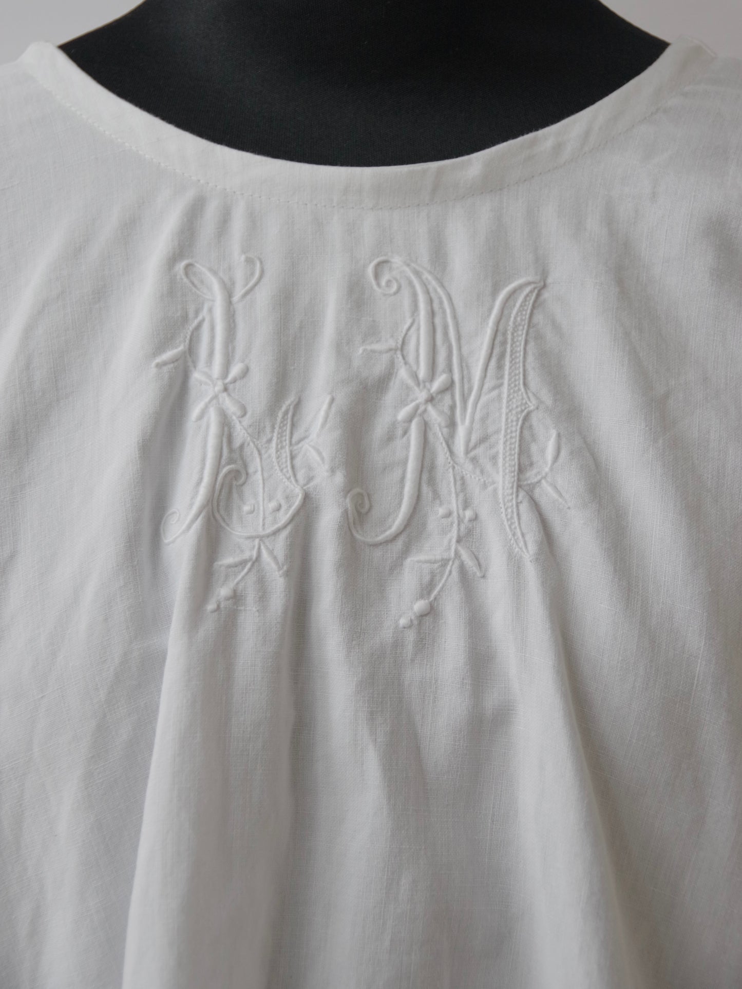 アンティークベッドリネン ショートブラウス MO-25-BL096 | motley