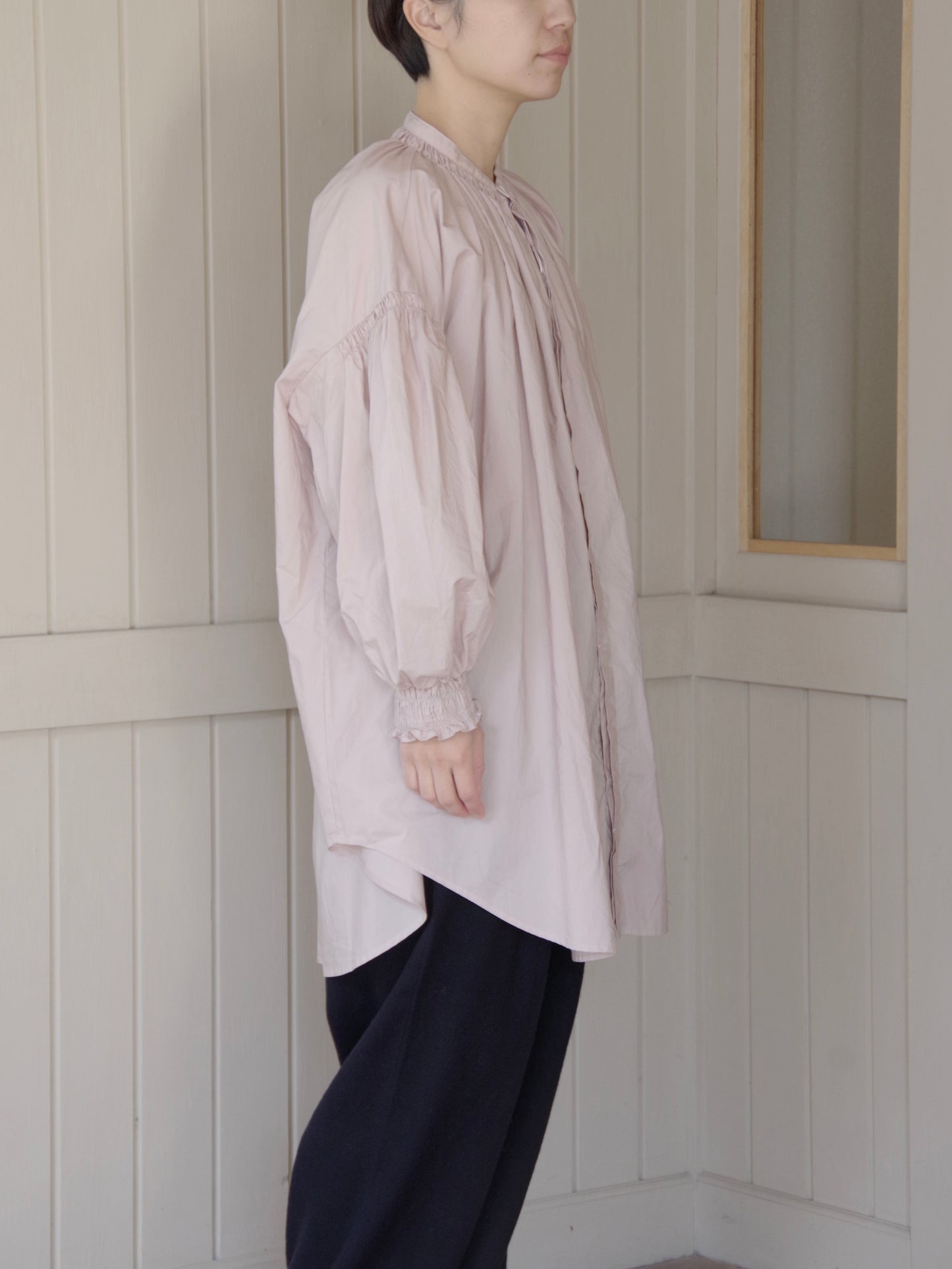 ナチュラルタイプライターロングスリーブトリプルシャーリングブラウス | UNIVERSAL TISSU