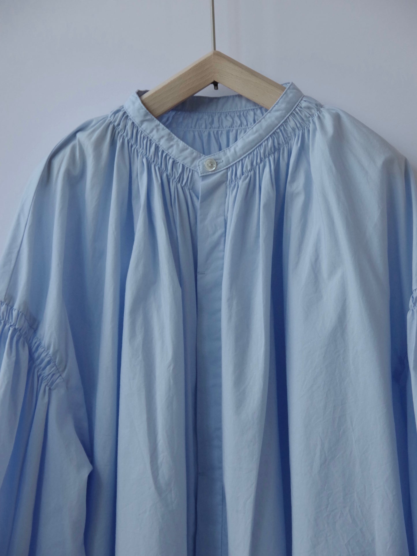 ナチュラルタイプライターロングスリーブトリプルシャーリングブラウス | UNIVERSAL TISSU