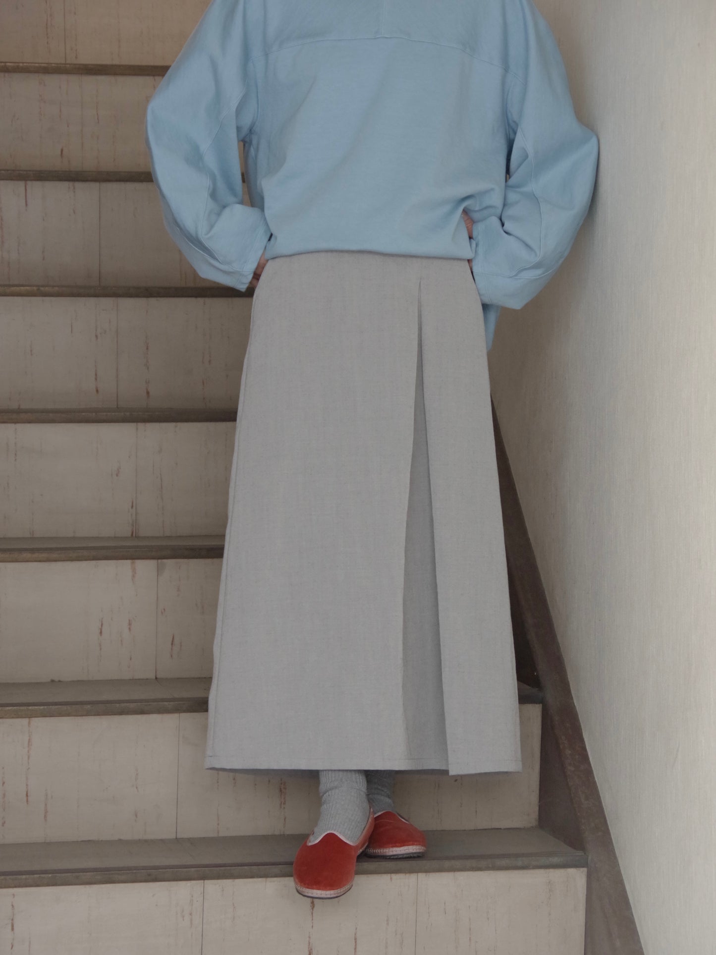 強撚ウールギャバ ボックスタック スカート | iki