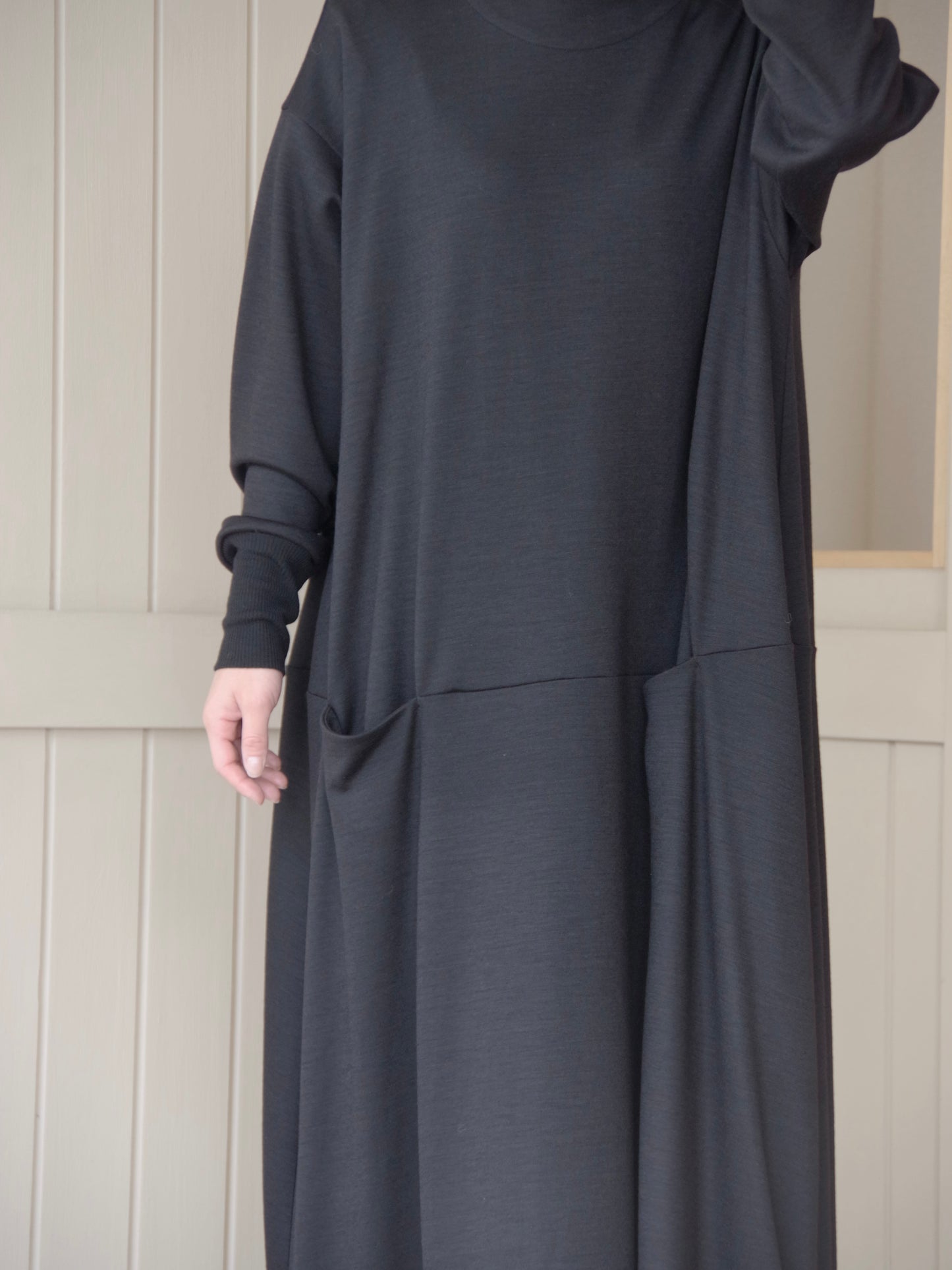 スムースウールコクーンワンピース | atelier naruse