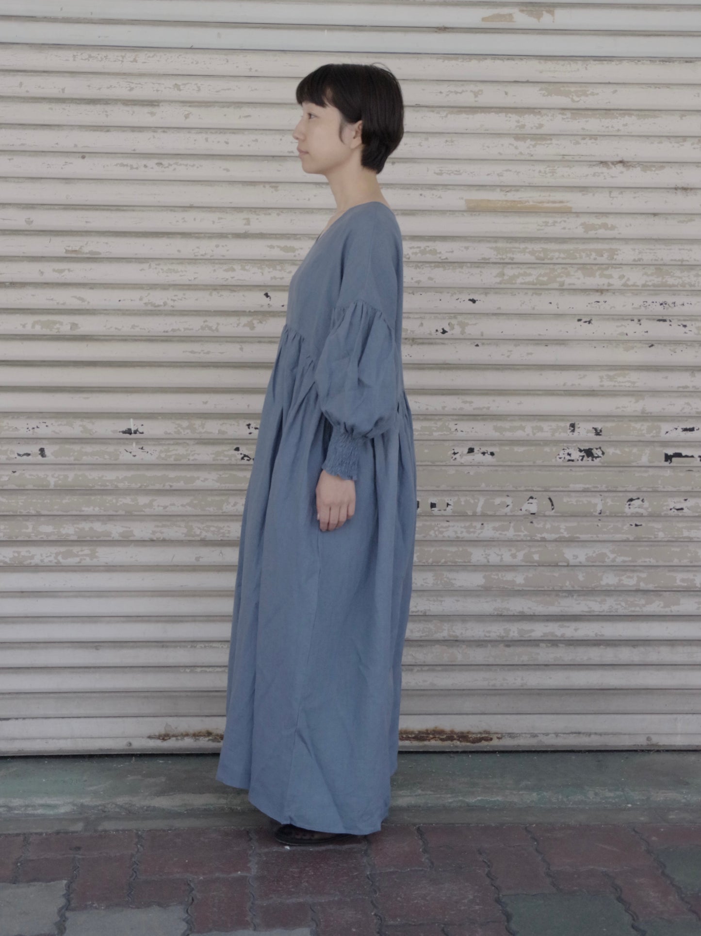 トリプルワッシャーリネン Vネックワンピース ( 2color) | UNIVERSAL TISSU