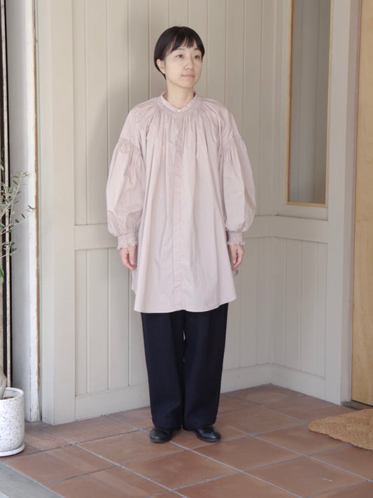 ナチュラルタイプライターロングスリーブトリプルシャーリングブラウス | UNIVERSAL TISSU