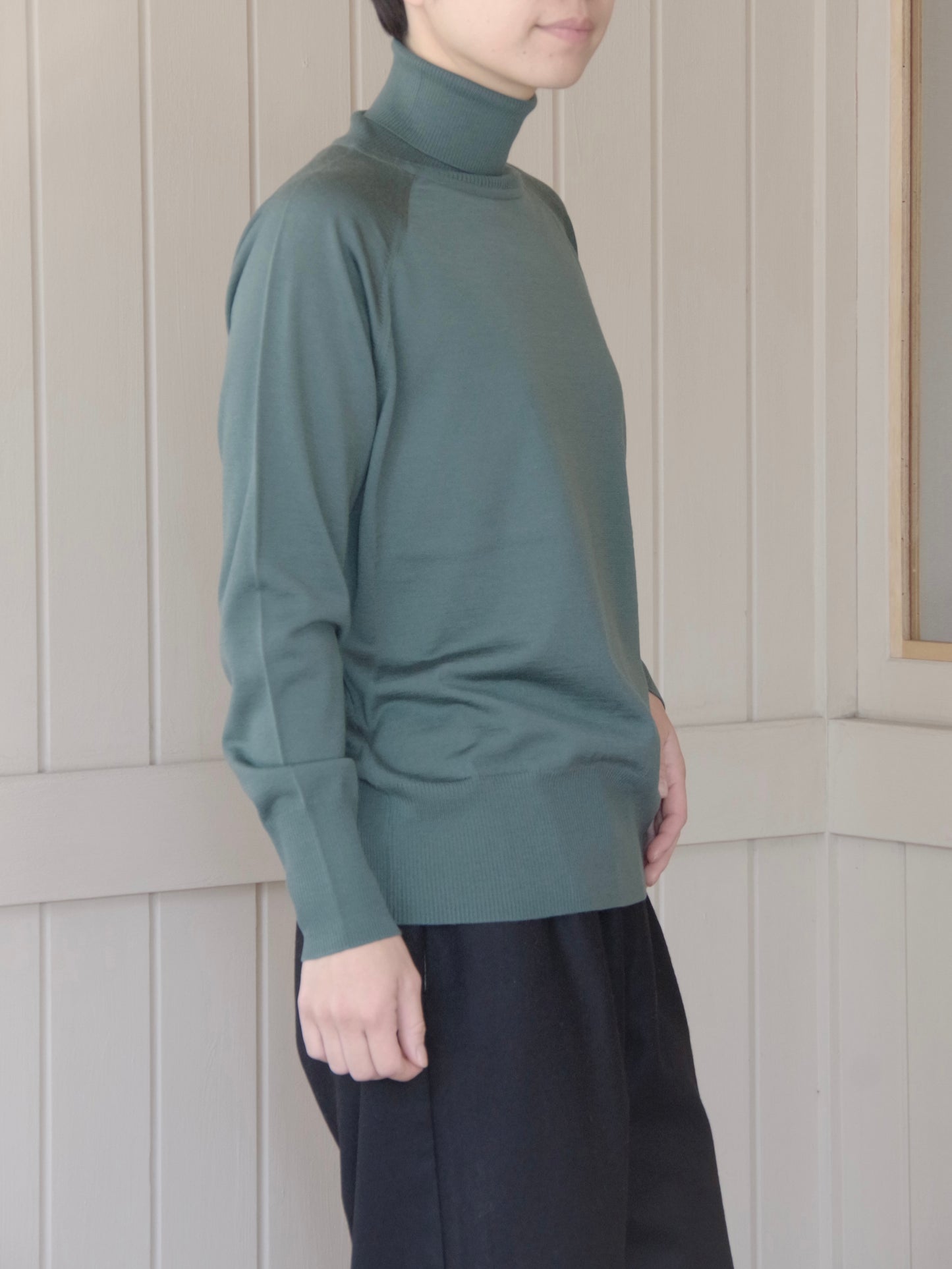 FF30タートルネックプルオーバー | yuni