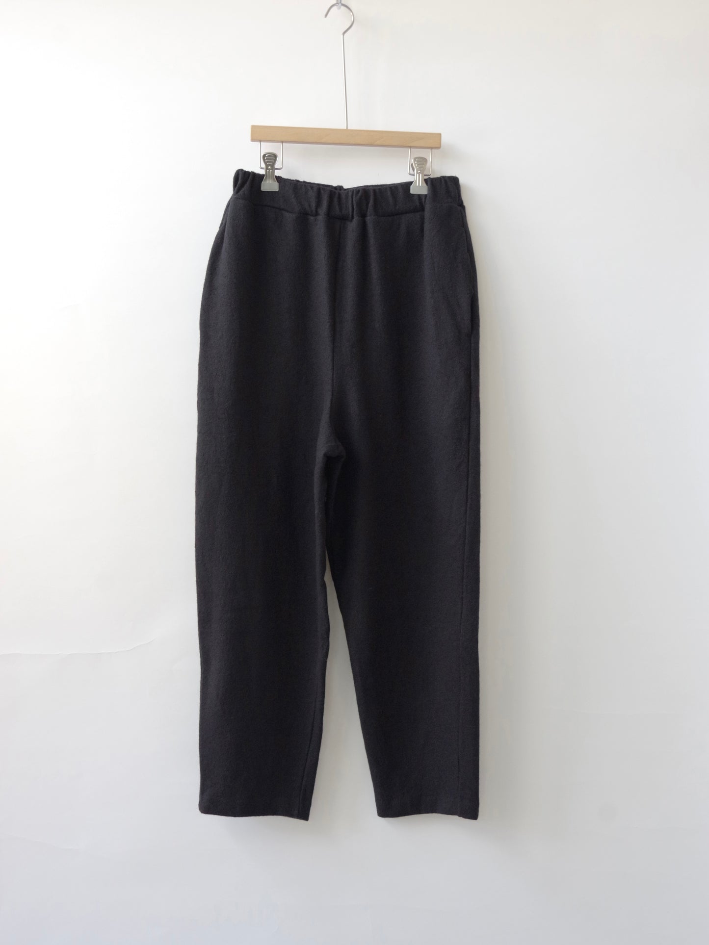 ウール圧縮 イージーテーパードパンツ | UNIVERSAL TISSU