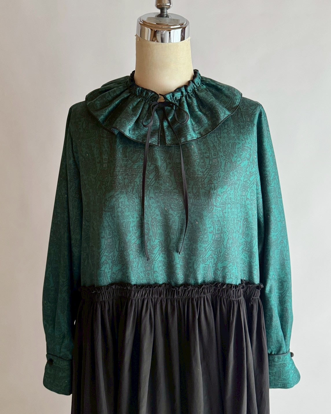 フリルカラーギャザー切り替えワンピース MO-25-OP-074 | motley