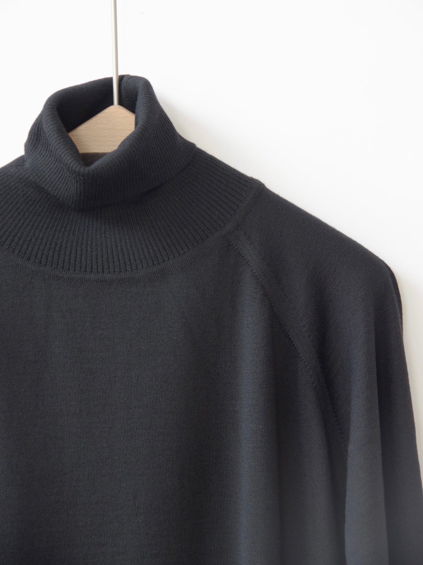 FF30タートルネックプルオーバー | yuni