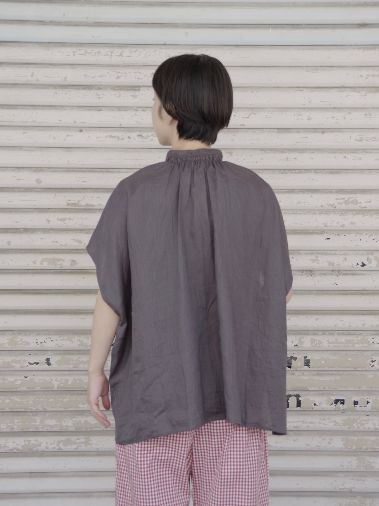フレンチリネン比翼あきシャーリングワイドブラウス (2 color) | UNIVERSAL TISSU