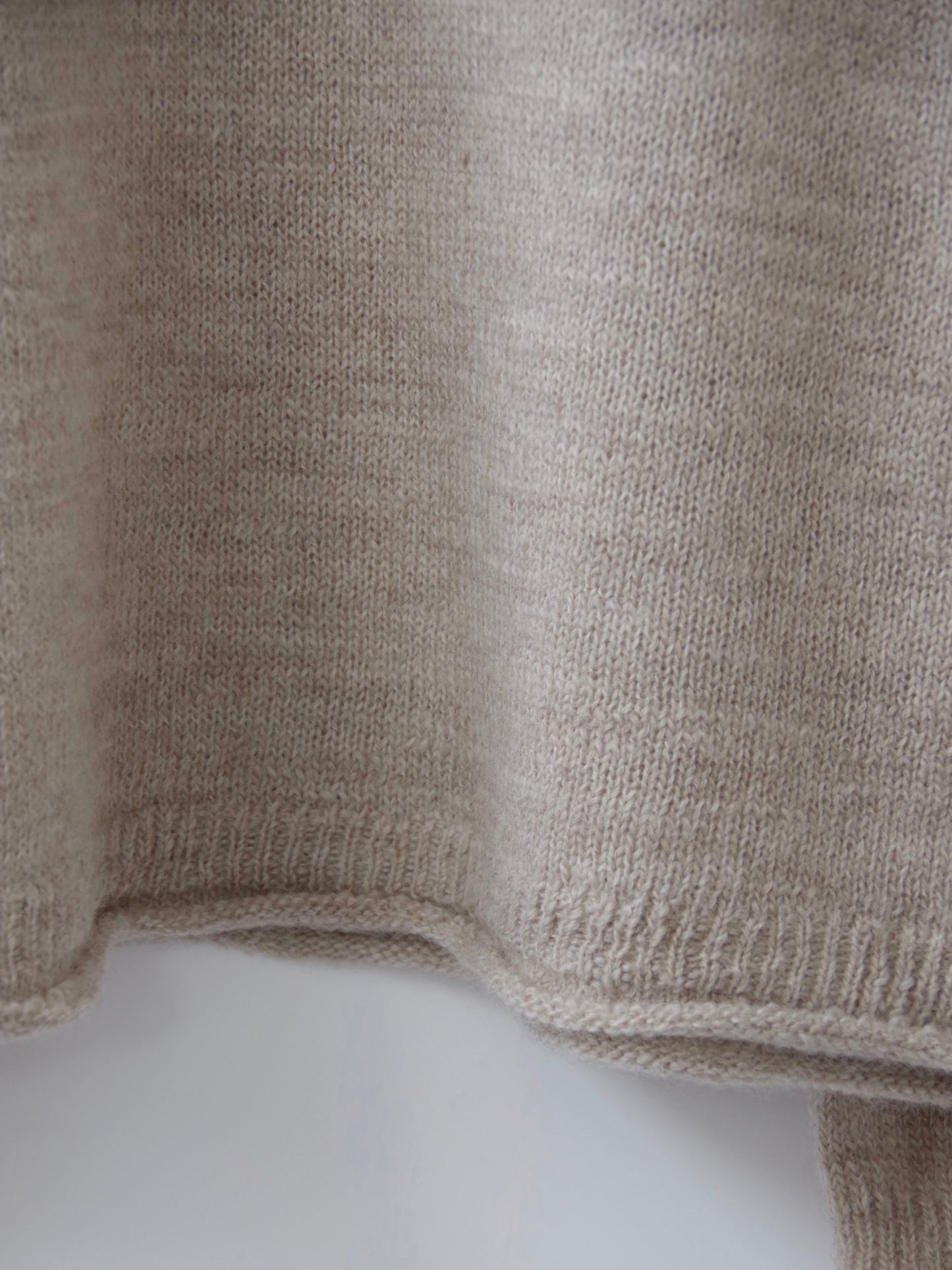 ランダムスラブウール 5Gホールガーメントシンプルポケットプルオーバー | Hands of creation