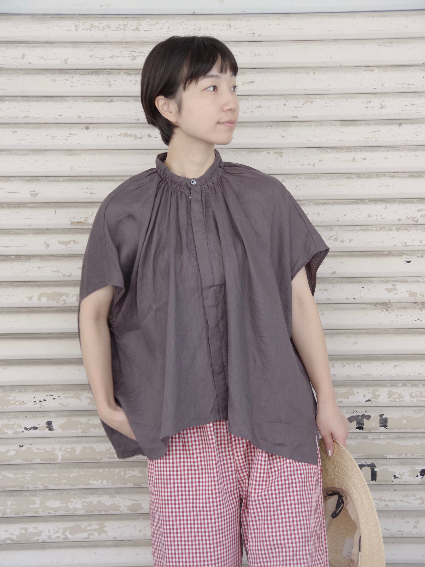 フレンチリネン比翼あきシャーリングワイドブラウス (2 color) | UNIVERSAL TISSU