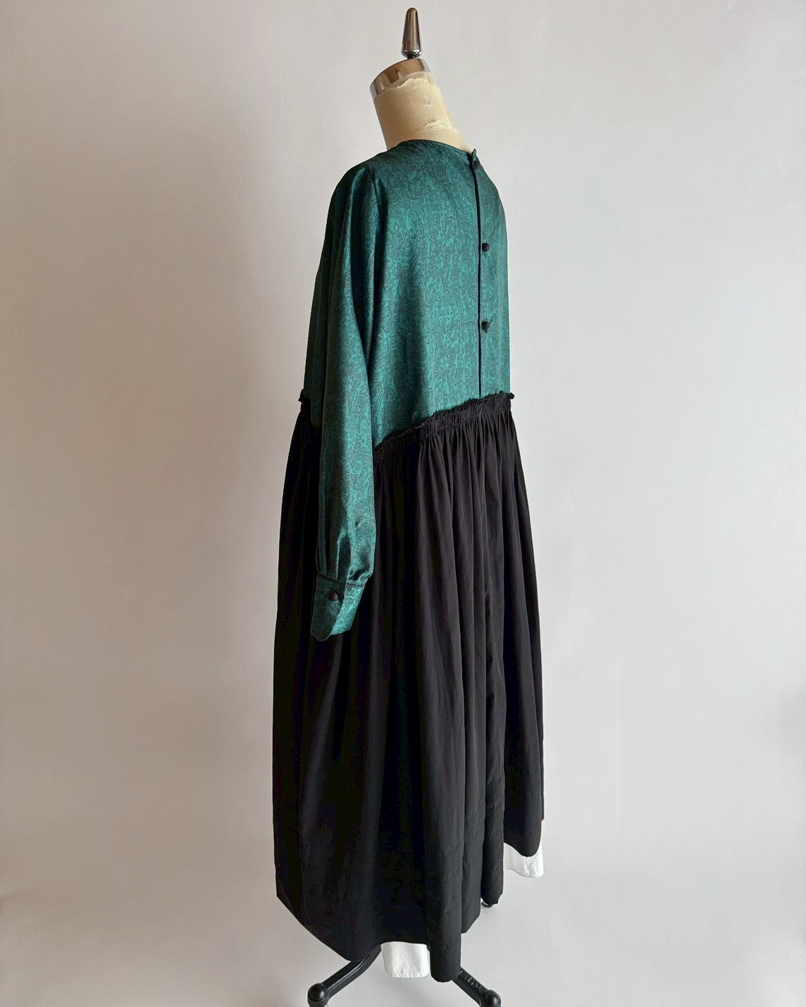 フリルカラーギャザー切り替えワンピース MO-25-OP-074 | motley