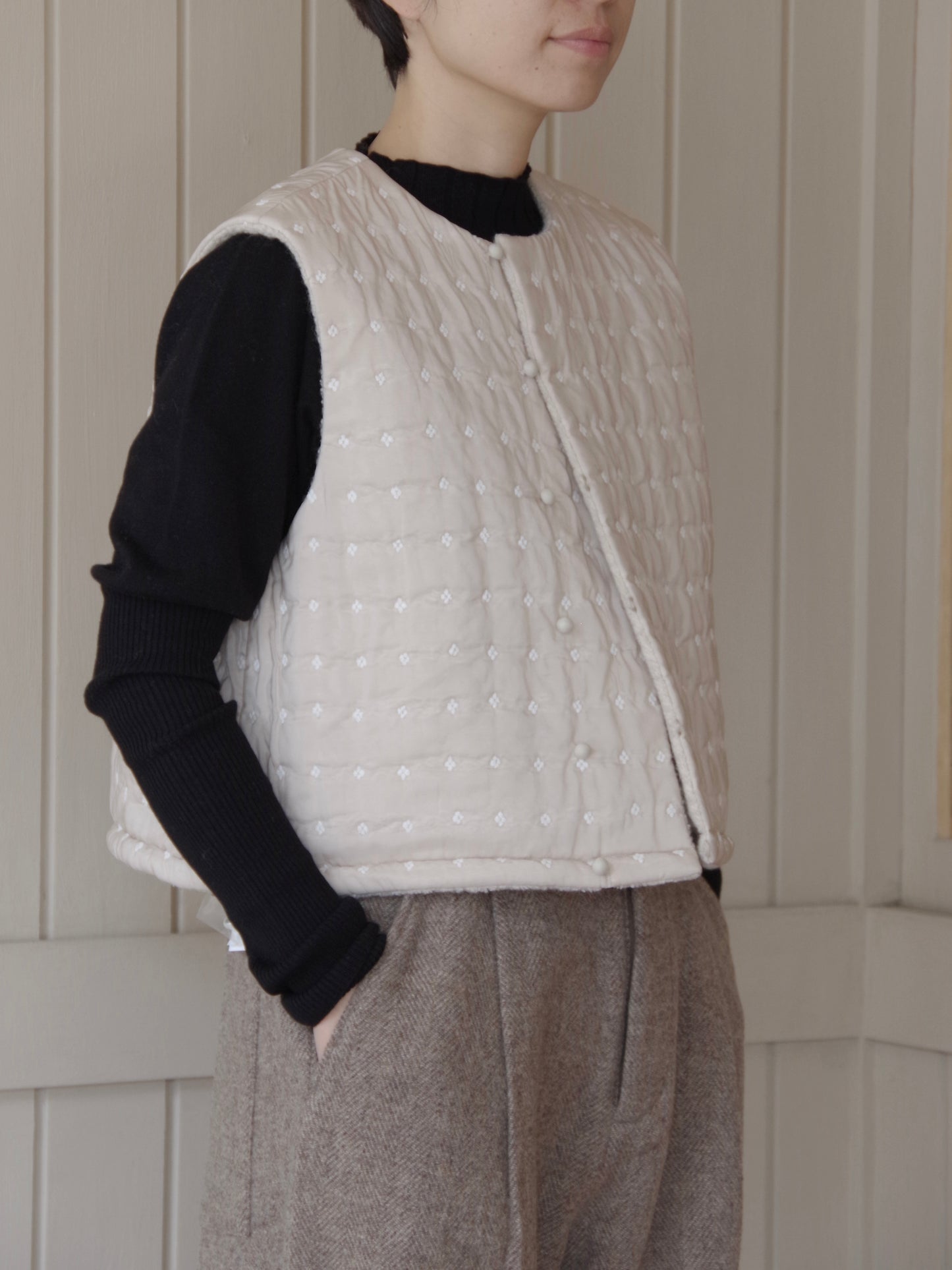 flower dot quilt jacquard ショートリバーシブルベスト | qiri