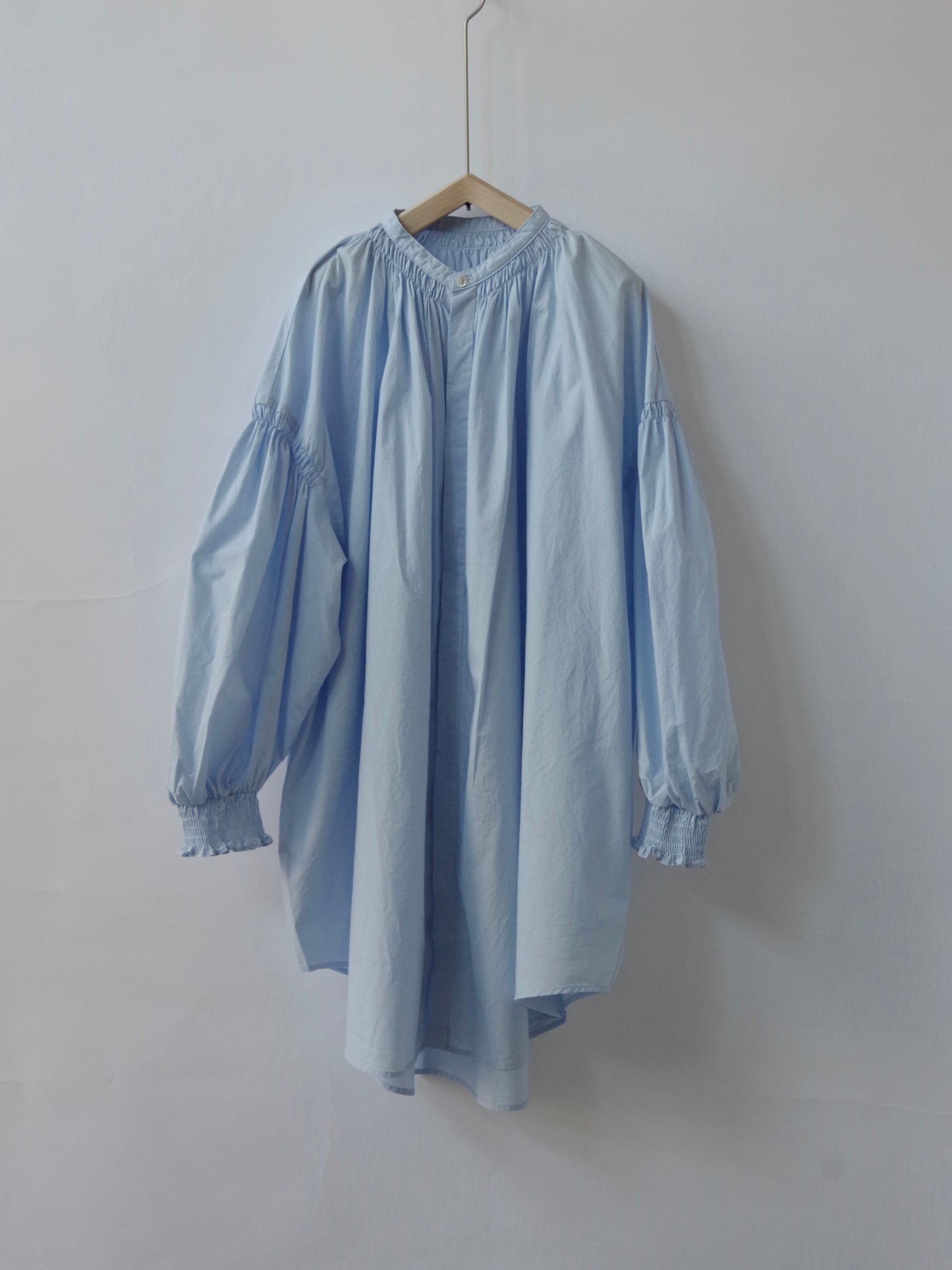 ナチュラルタイプライターロングスリーブトリプルシャーリングブラウス | UNIVERSAL TISSU