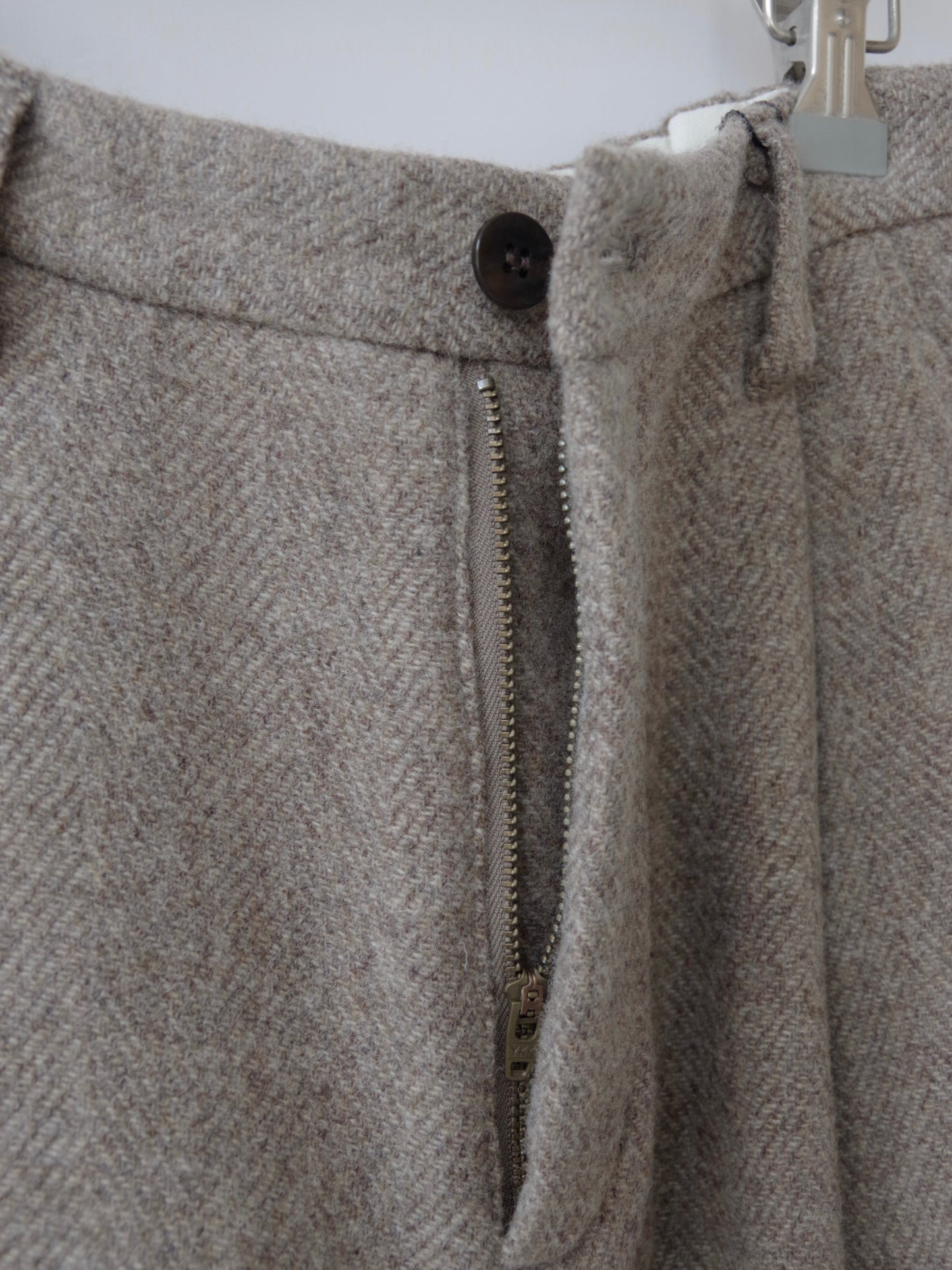 オリジナルウールへリンボンタックストレートパンツ |  TISSU