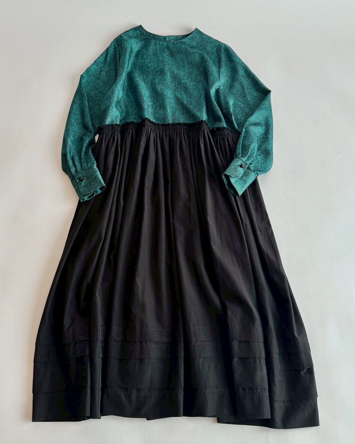 フリルカラーギャザー切り替えワンピース MO-25-OP-074 | motley