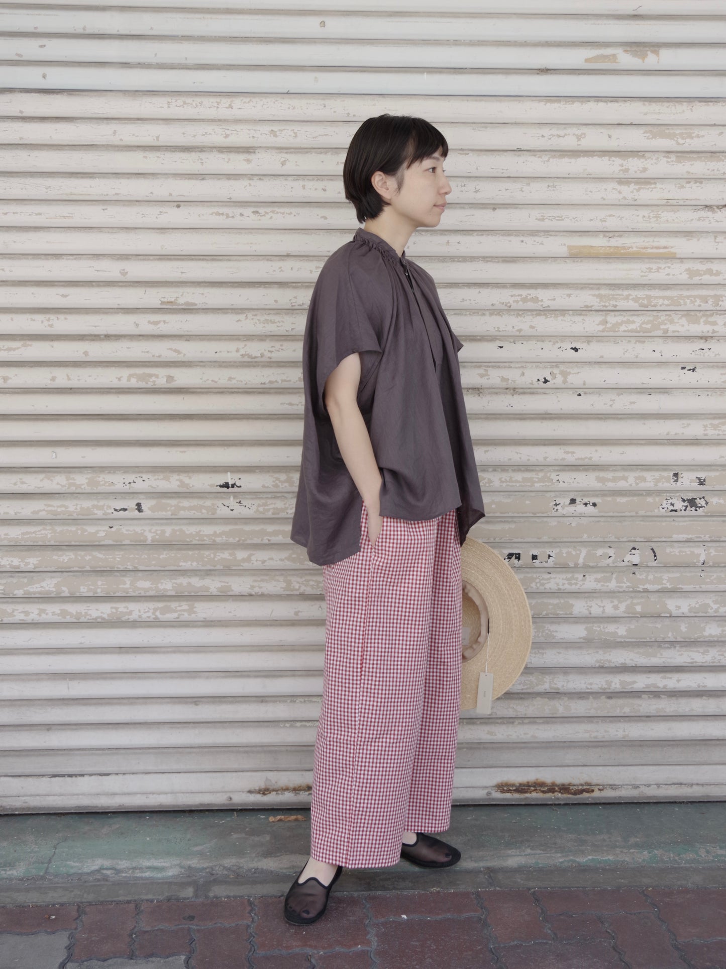 フレンチリネン比翼あきシャーリングワイドブラウス (2 color) | UNIVERSAL TISSU