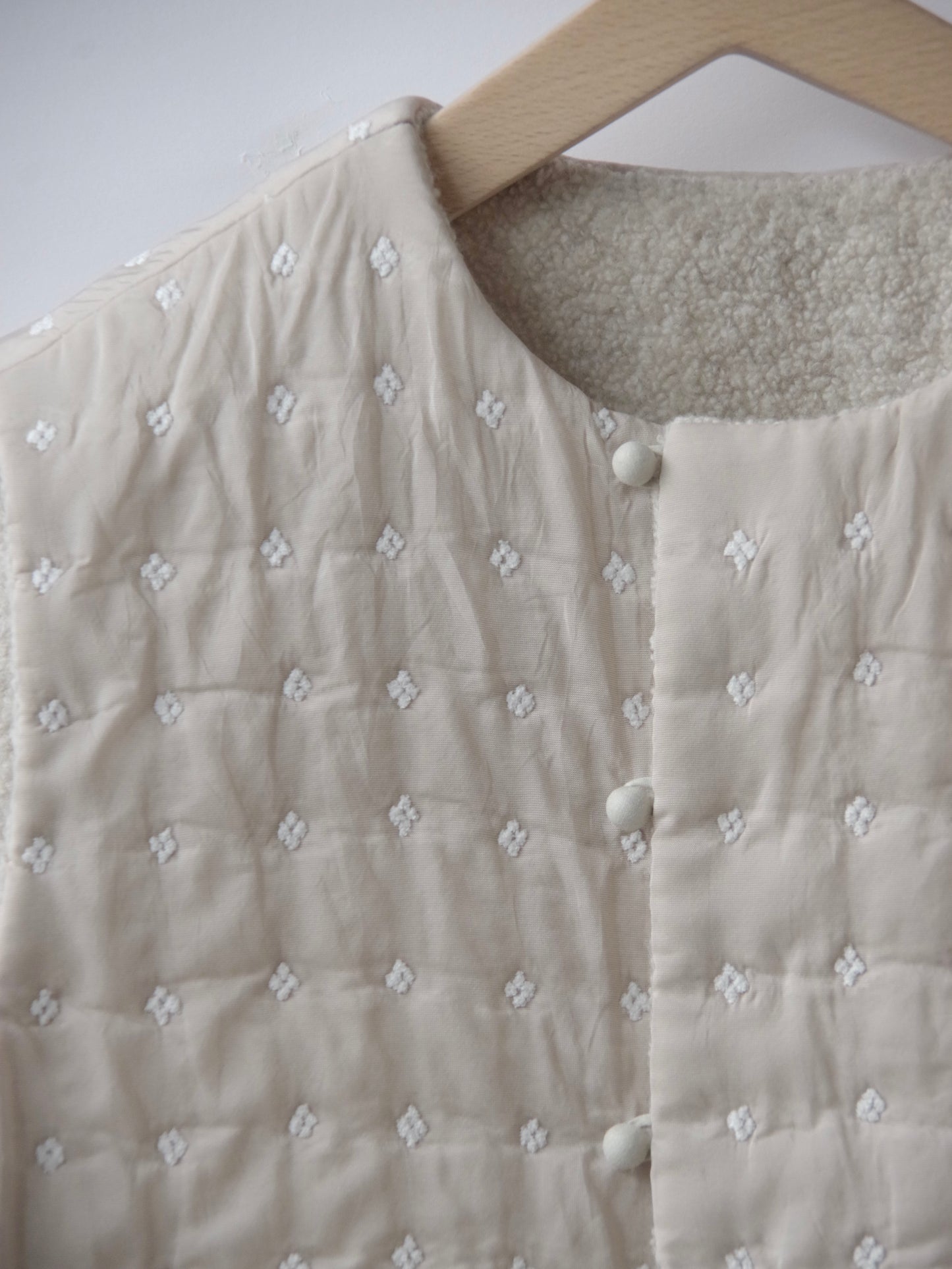 flower dot quilt jacquard ショートリバーシブルベスト | qiri