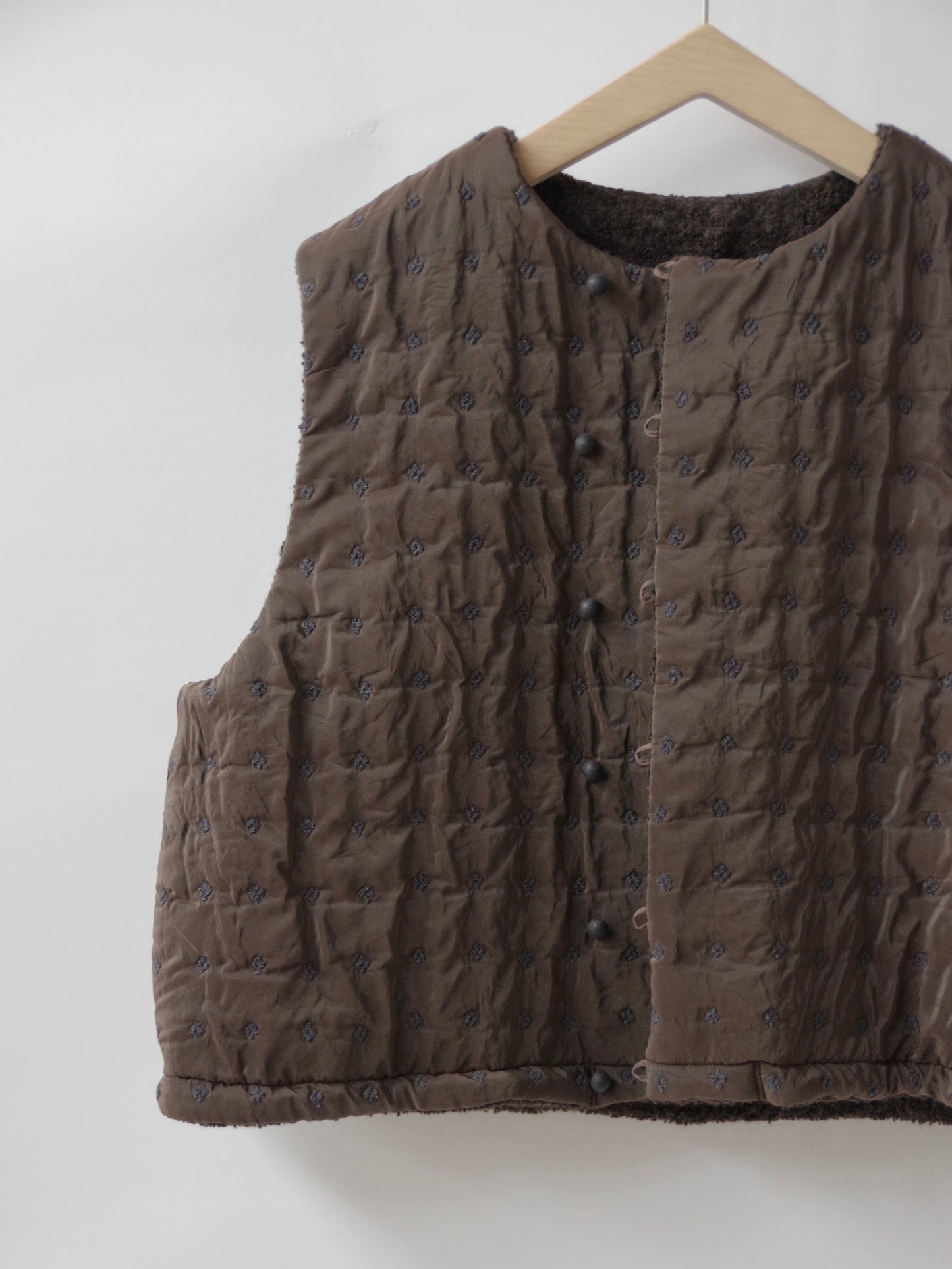 flower dot quilt jacquard ショートリバーシブルベスト | qiri