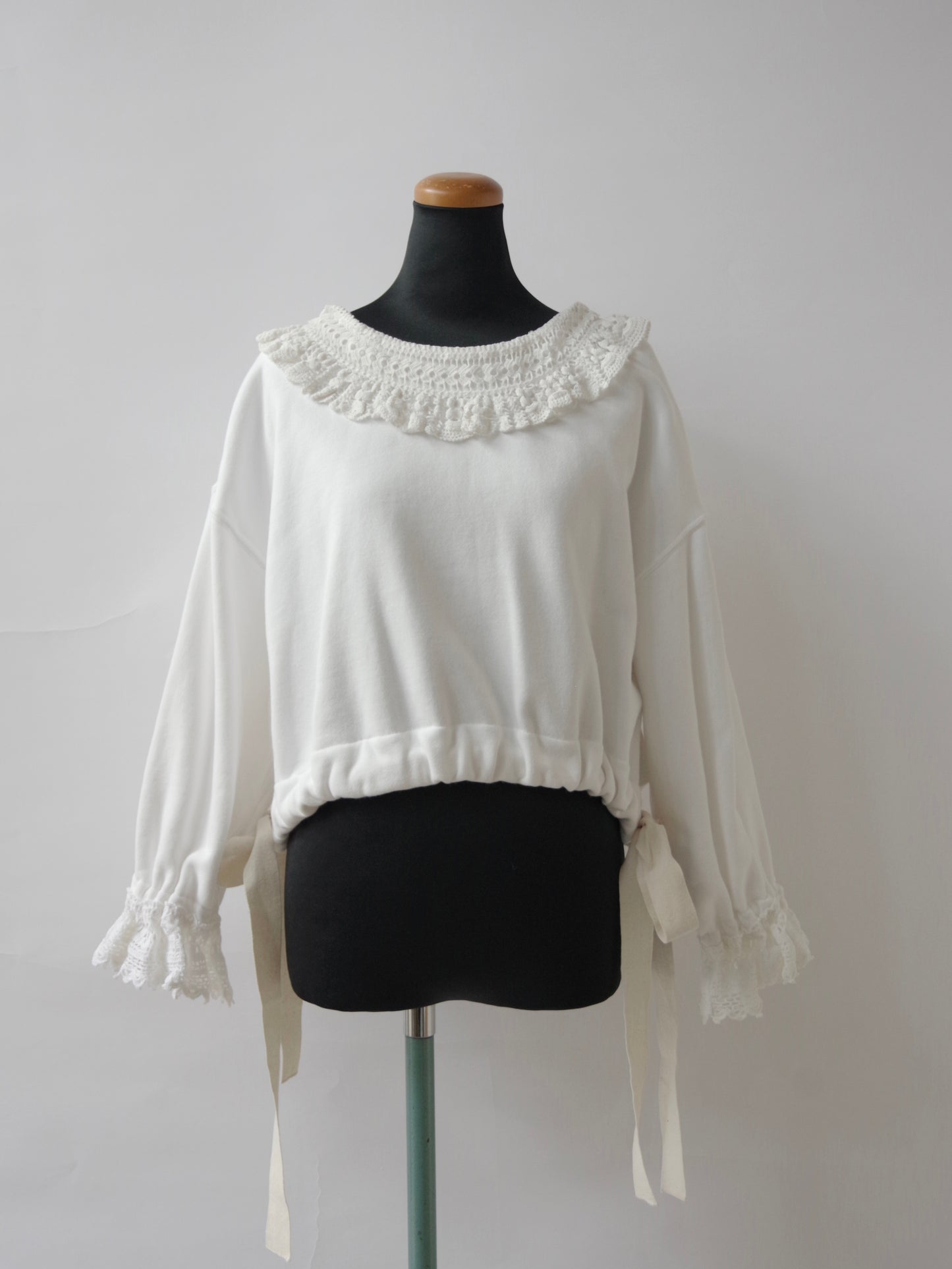 アンティークレース×裏毛 ショートプルオーバー MO-24-CT001 | motley