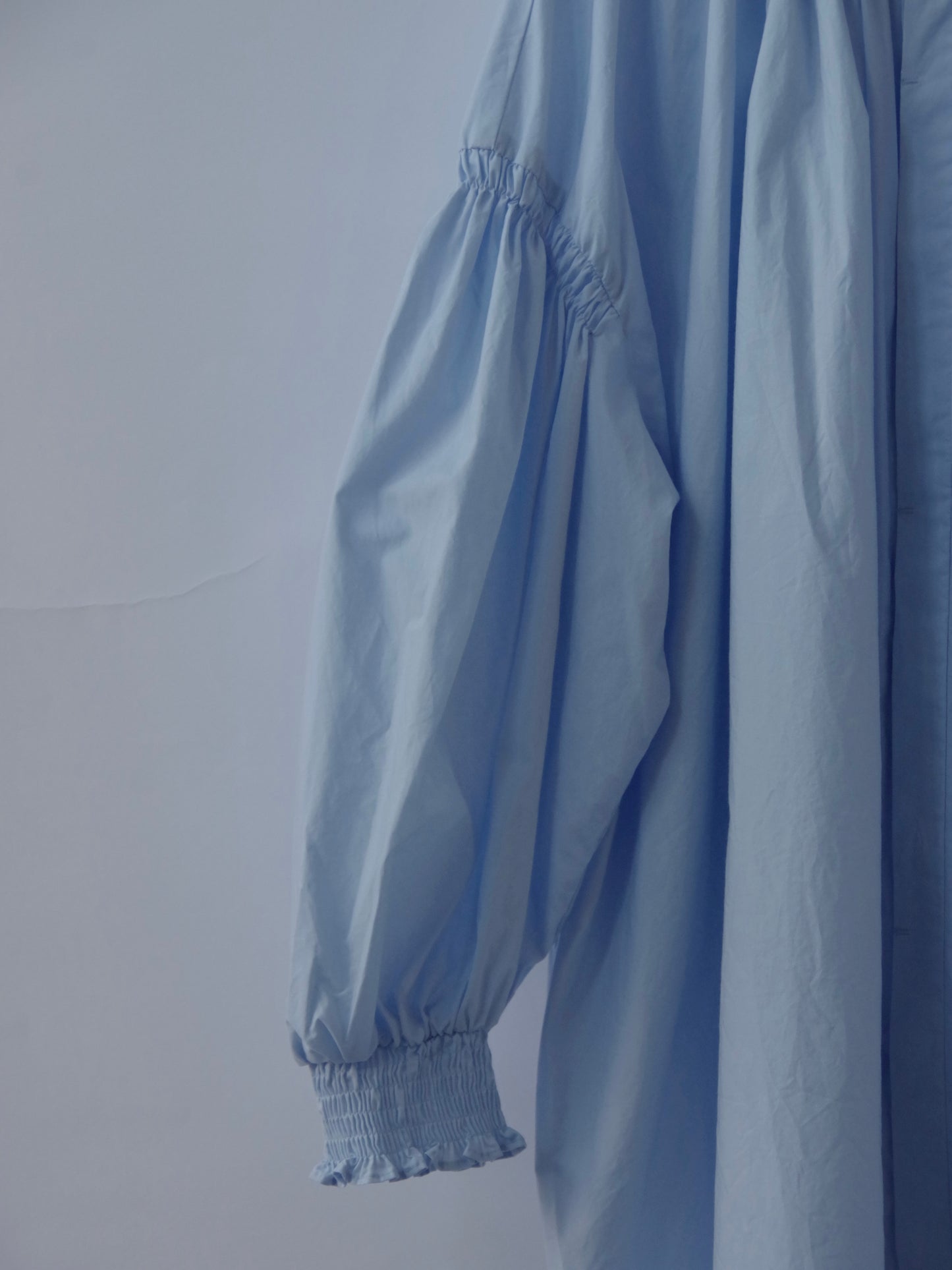 ナチュラルタイプライターロングスリーブトリプルシャーリングブラウス | UNIVERSAL TISSU