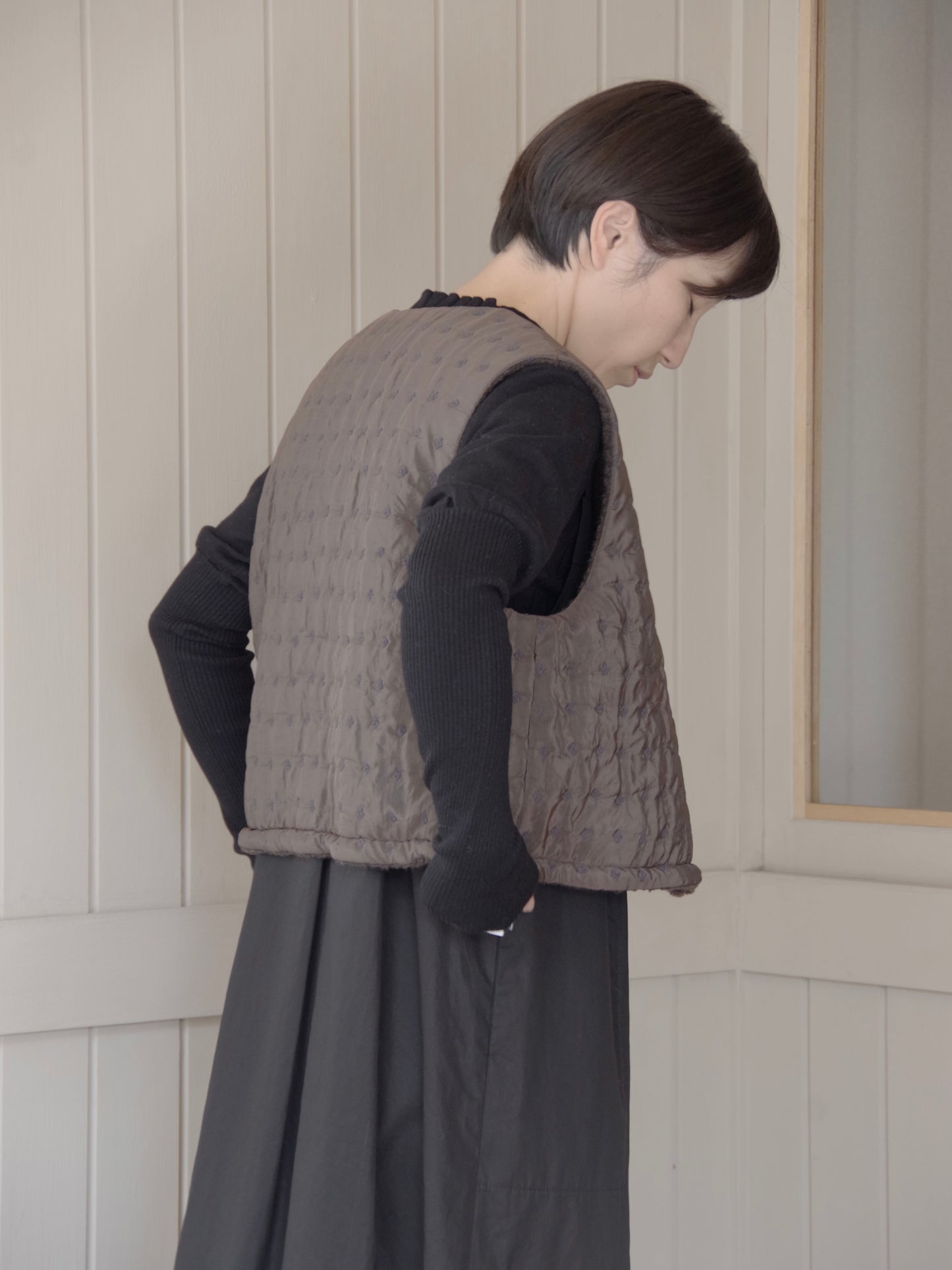 flower dot quilt jacquard ショートリバーシブルベスト | qiri