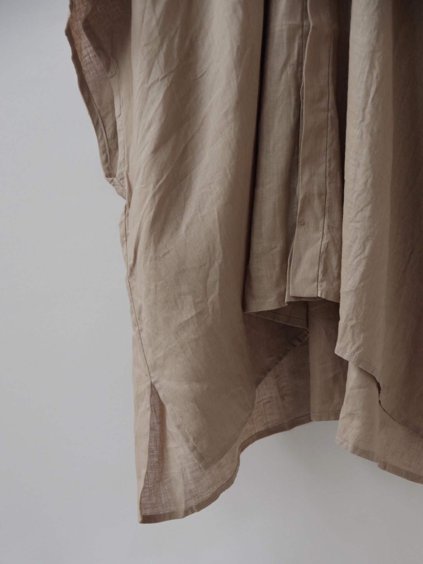 フレンチリネン　比翼あきシャーリングワイドブラウス | UNIVERSAL TISSU