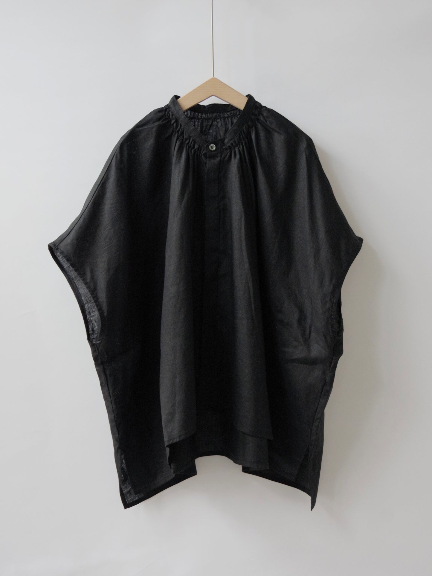 フレンチリネン　比翼あきシャーリングワイドブラウス | UNIVERSAL TISSU