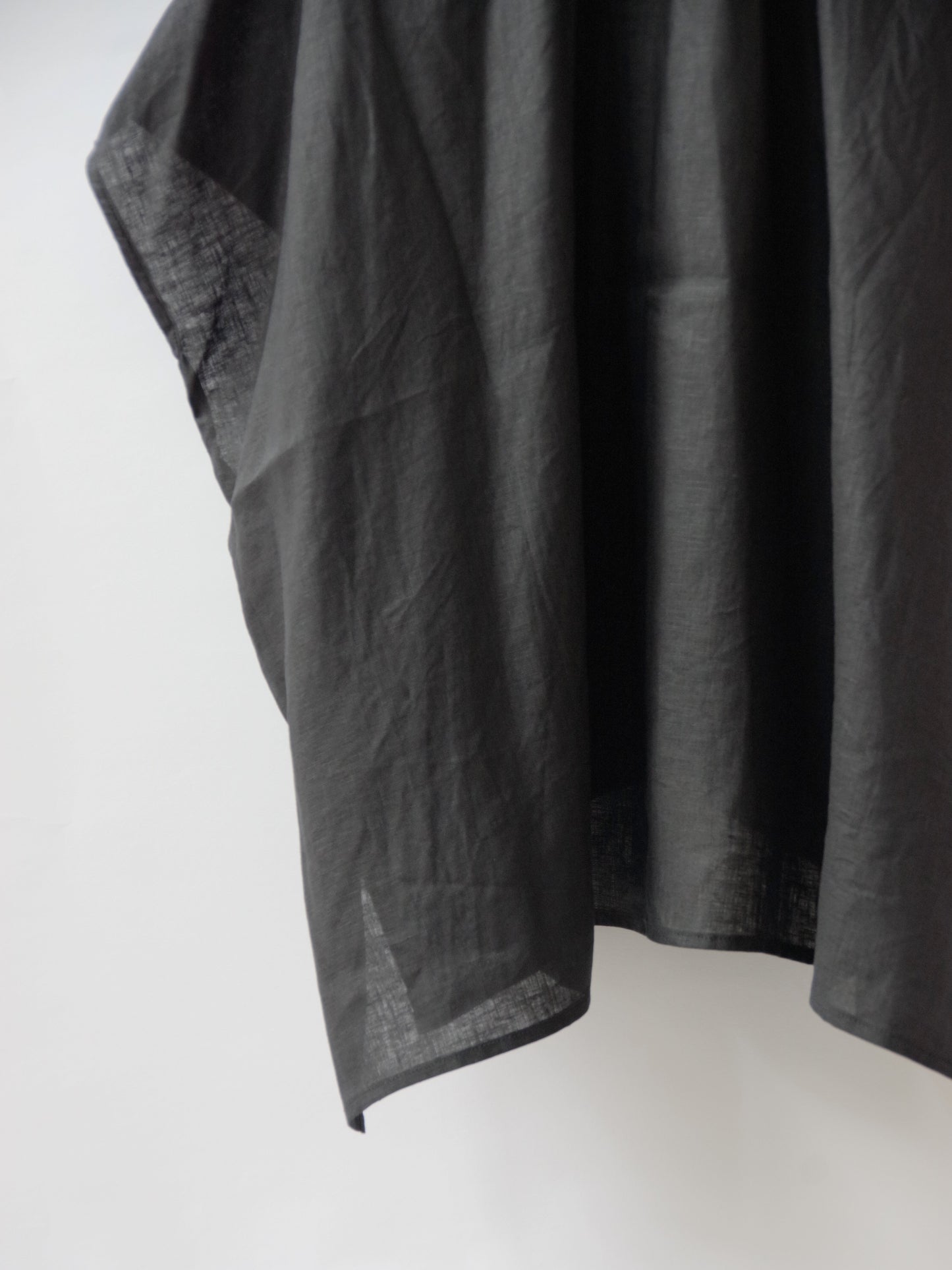 フレンチリネン　比翼あきシャーリングワイドブラウス | UNIVERSAL TISSU