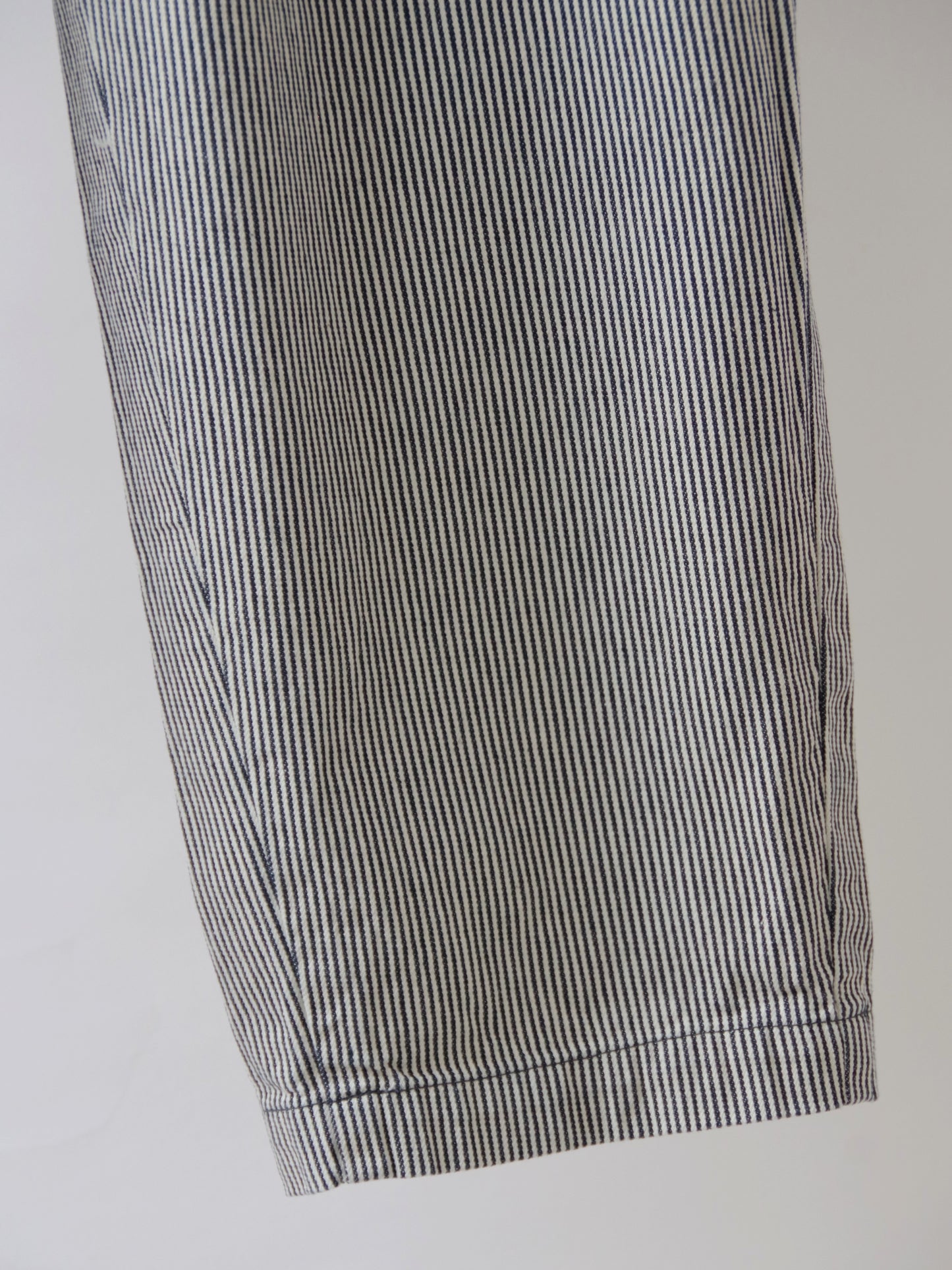 ヒッコリーデニム バレルストレートパンツ | Hands of creation