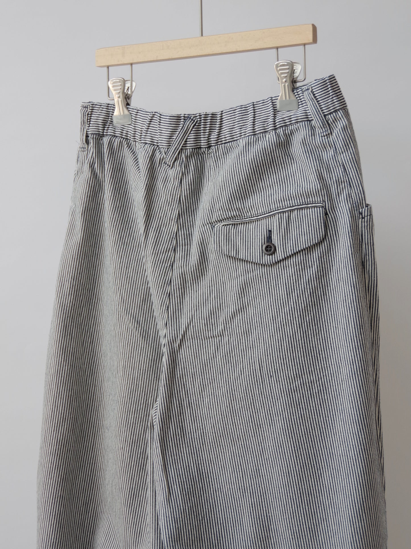 ヒッコリーデニム バレルストレートパンツ | Hands of creation