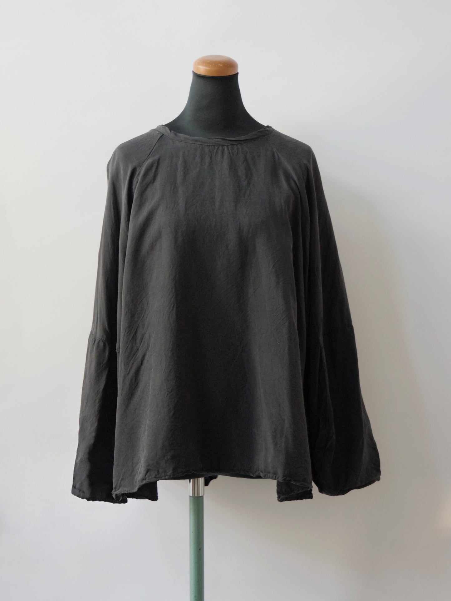 OVERRAP SLEEVE MODERNIST BLOUSE | Gauze