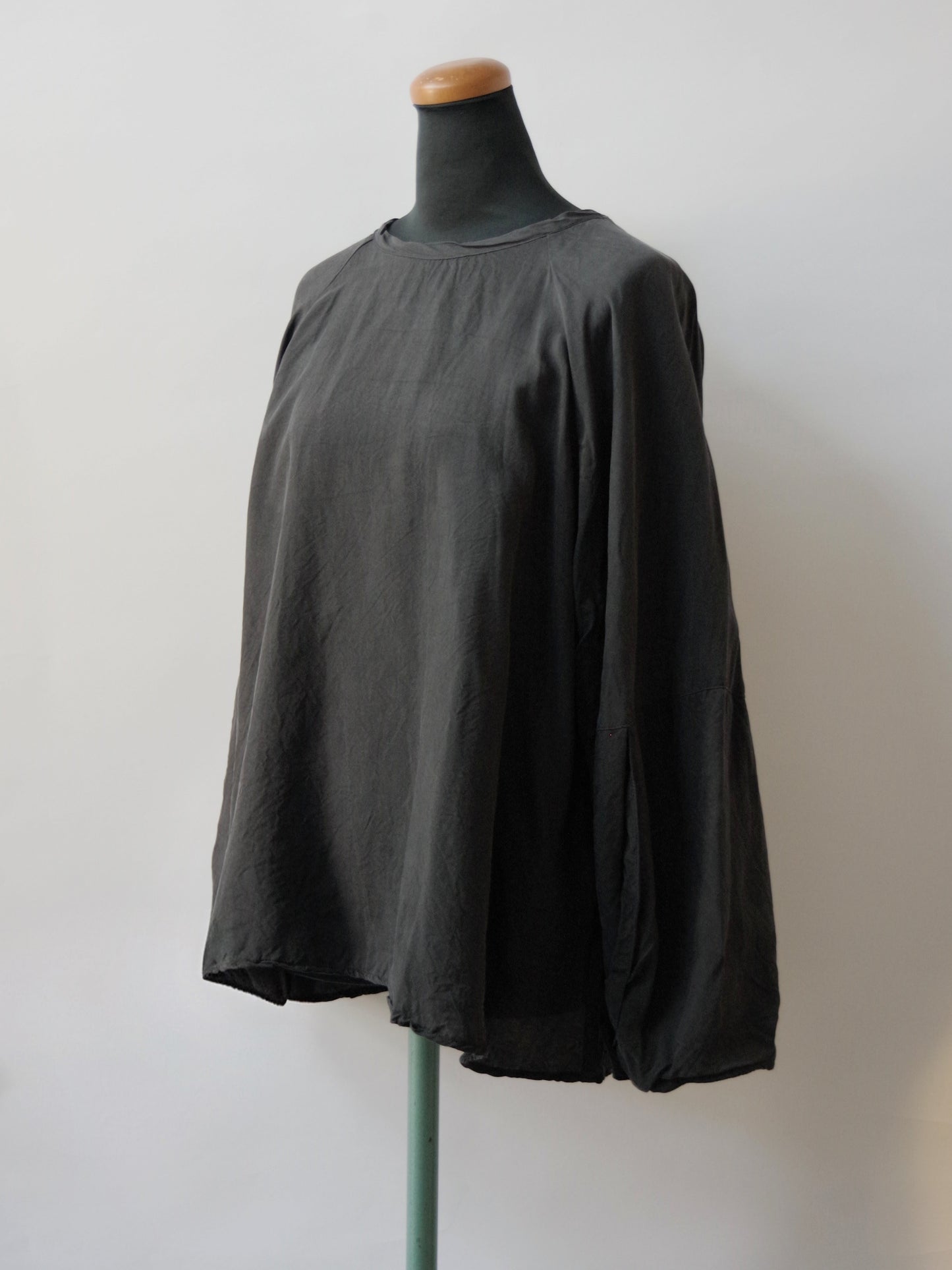OVERRAP SLEEVE MODERNIST BLOUSE | Gauze