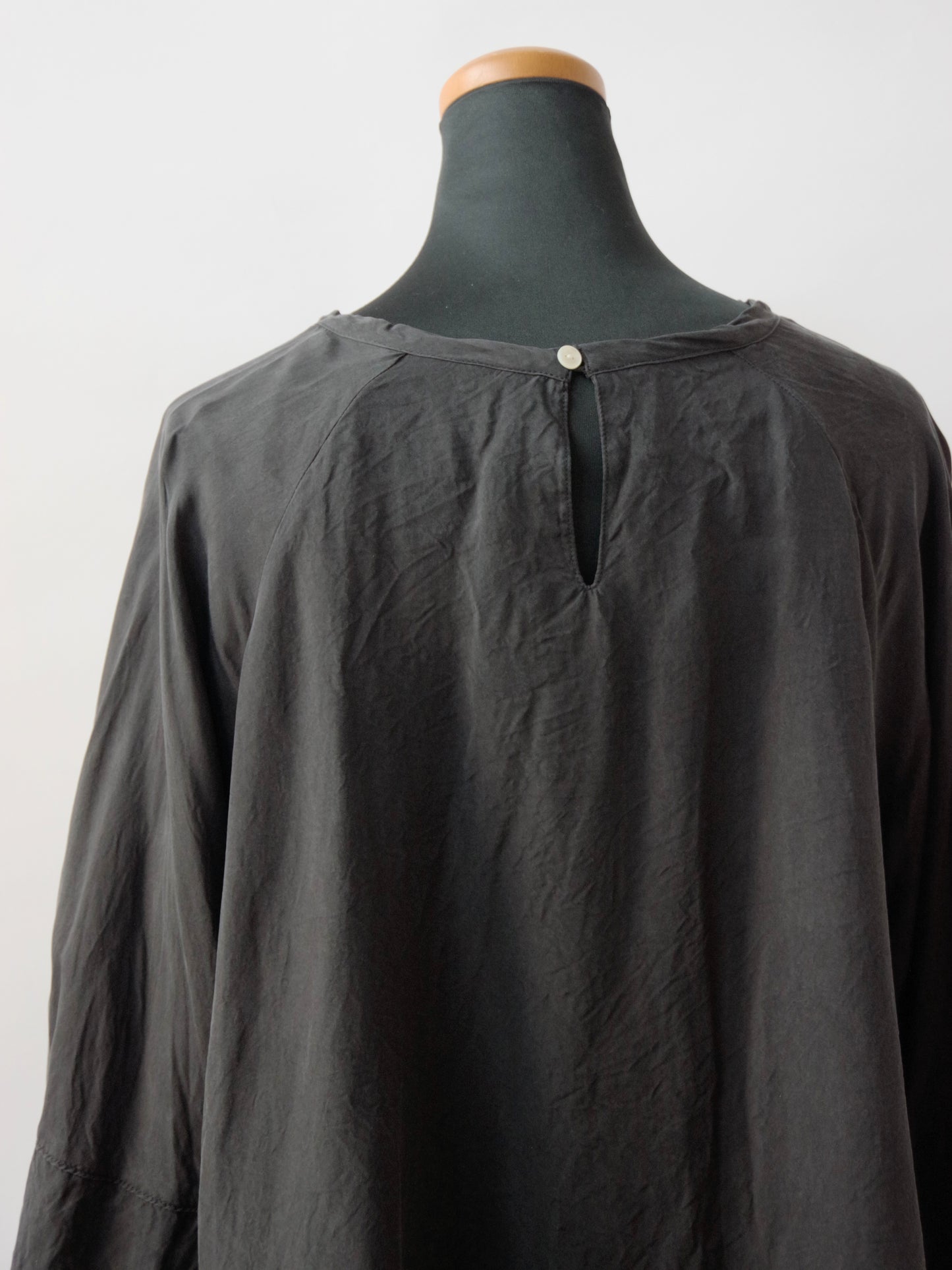 OVERRAP SLEEVE MODERNIST BLOUSE | Gauze