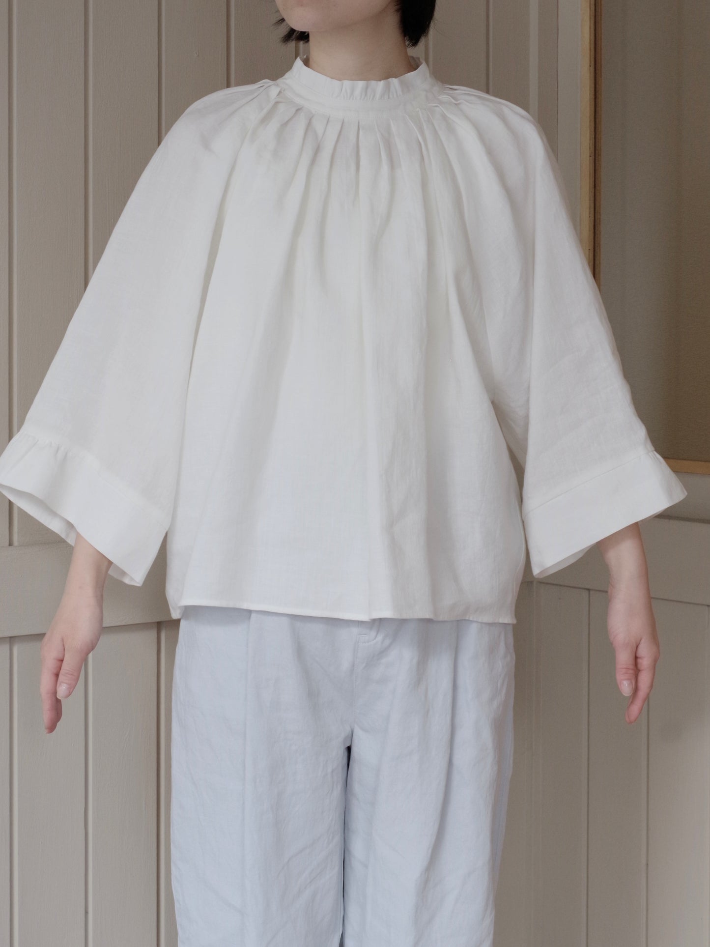 フレンチリネンキャンバス ワイドスリーブタックブラウス | SI-HIRAI