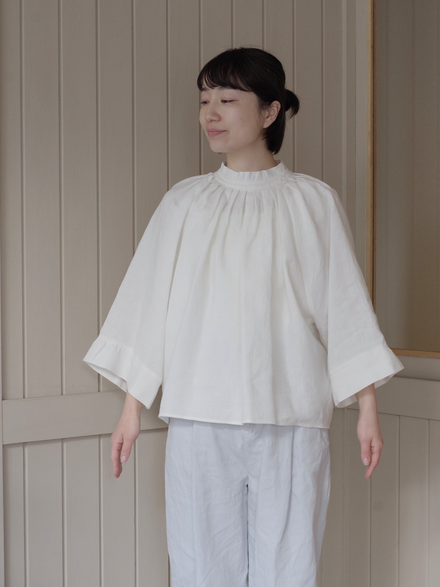 フレンチリネンキャンバス ワイドスリーブタックブラウス | SI-HIRAI