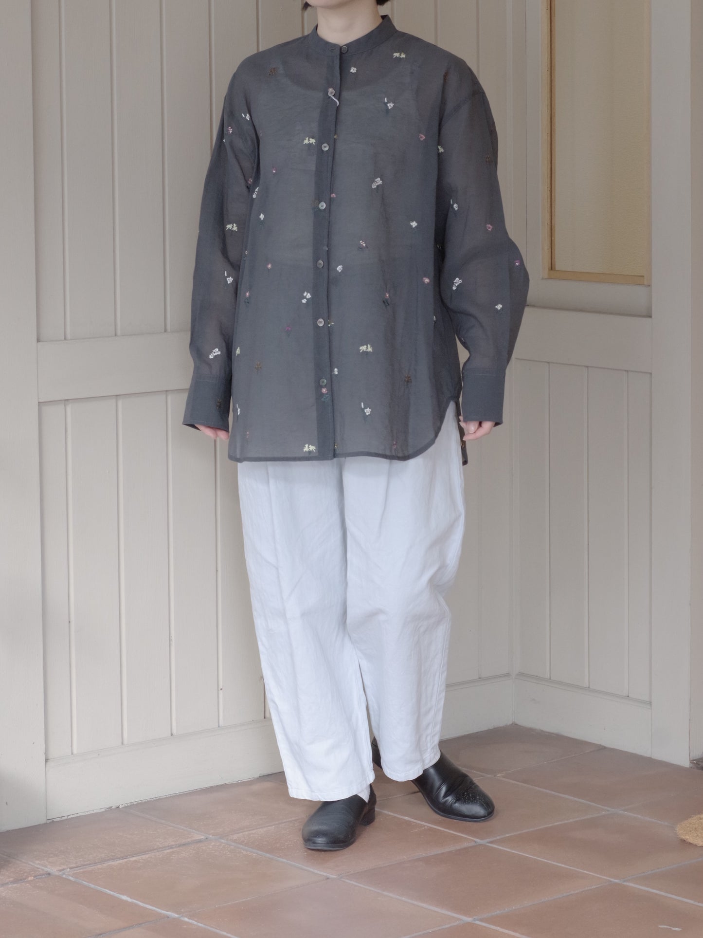 コットン/ナイロン sheer floral刺繍 moe sleeves シャツ | yuni