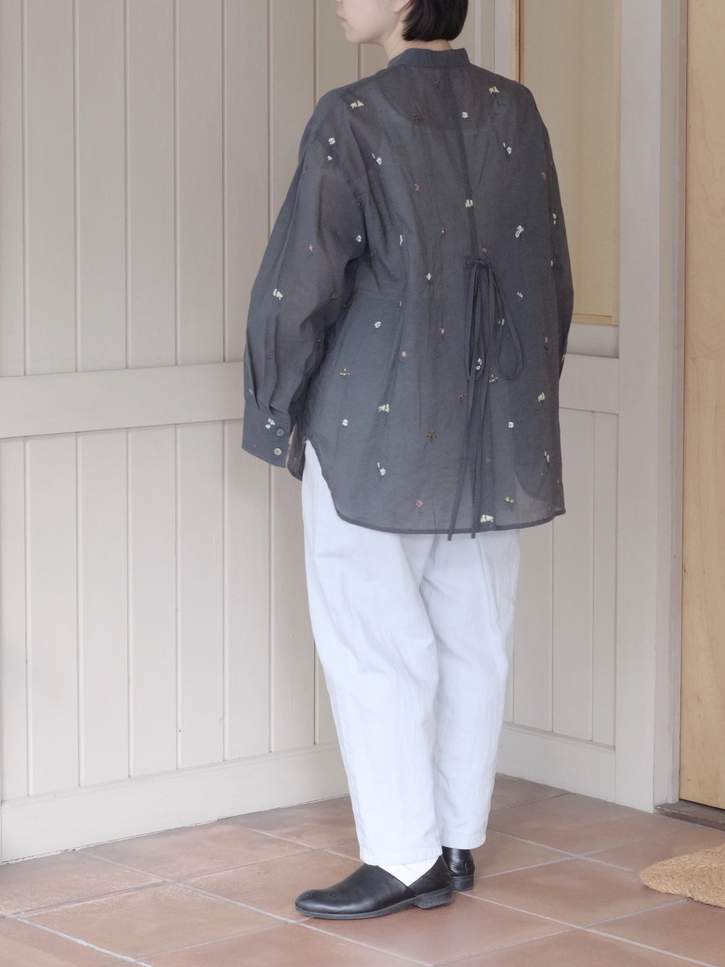 コットン/ナイロン sheer floral刺繍 moe sleeves シャツ | yuni