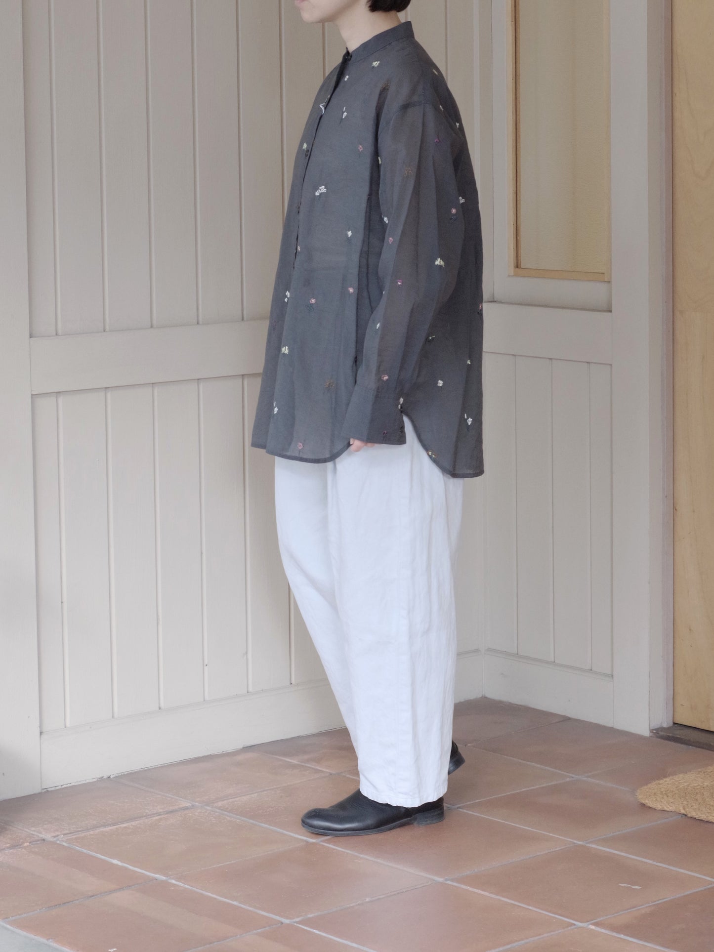 コットン/ナイロン sheer floral刺繍 moe sleeves シャツ | yuni