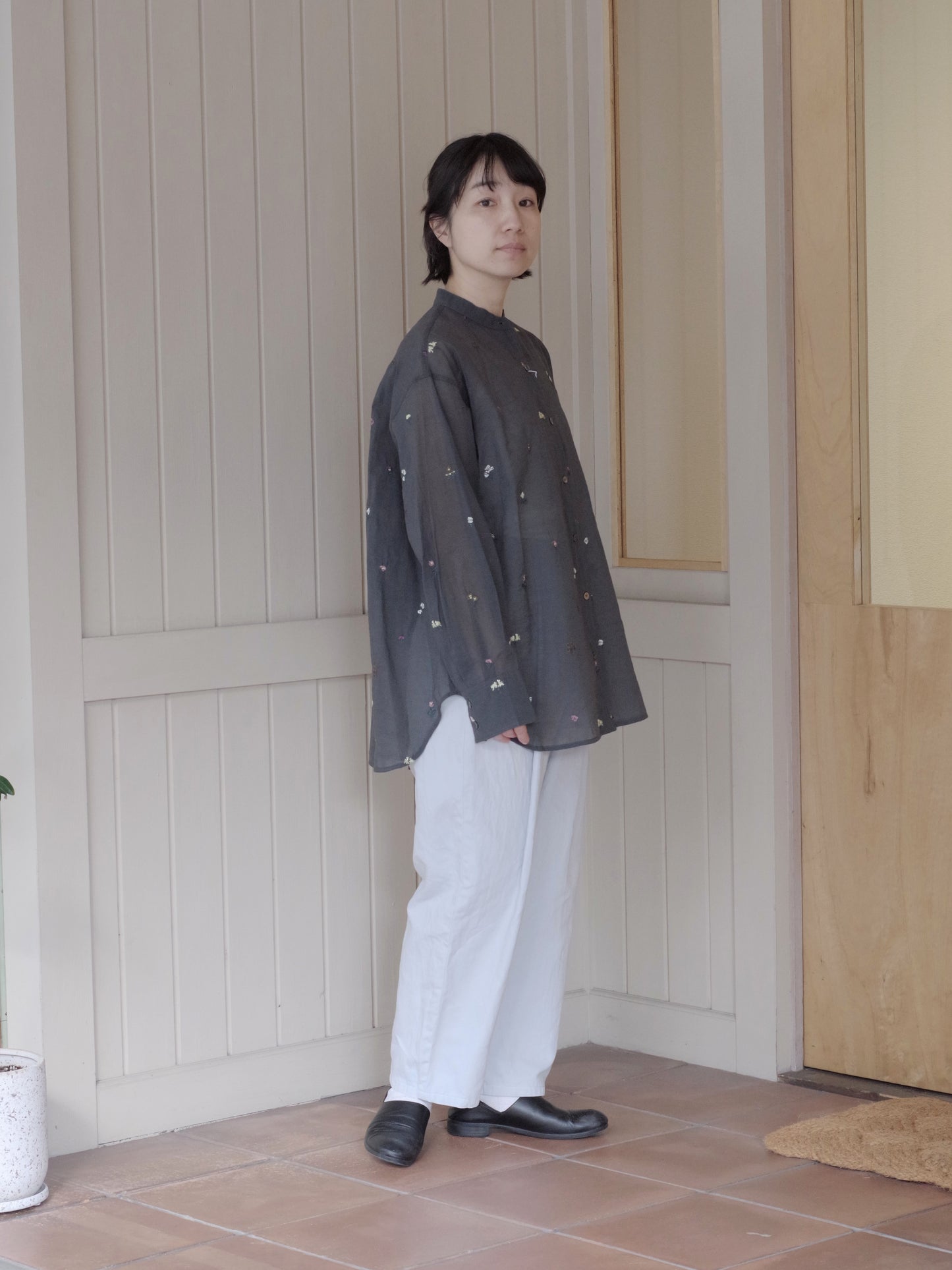 コットン/ナイロン sheer floral刺繍 moe sleeves シャツ | yuni