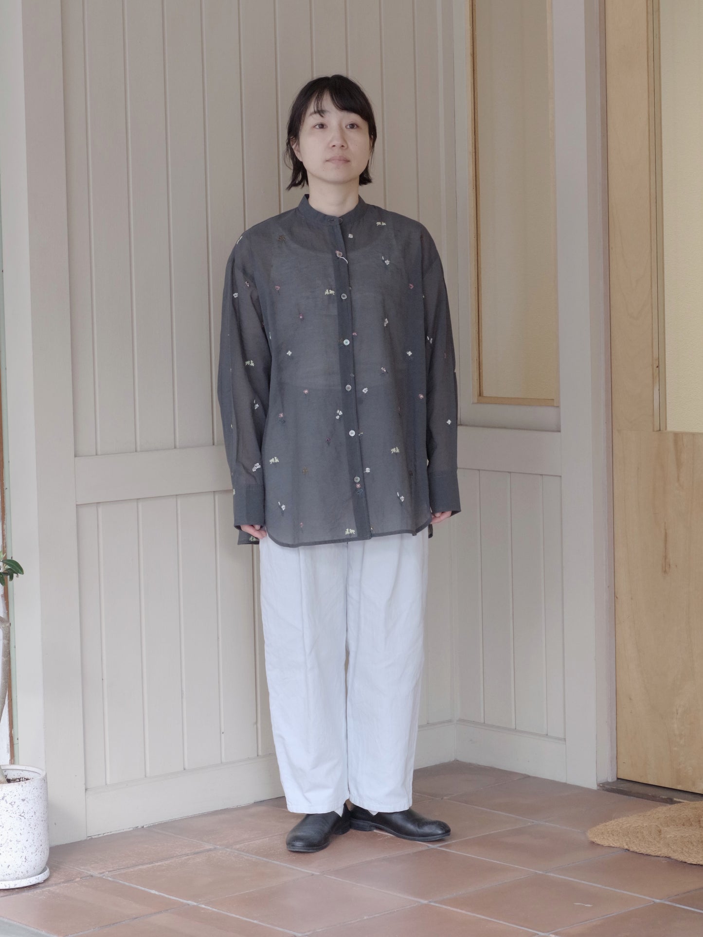 コットン/ナイロン sheer floral刺繍 moe sleeves シャツ | yuni