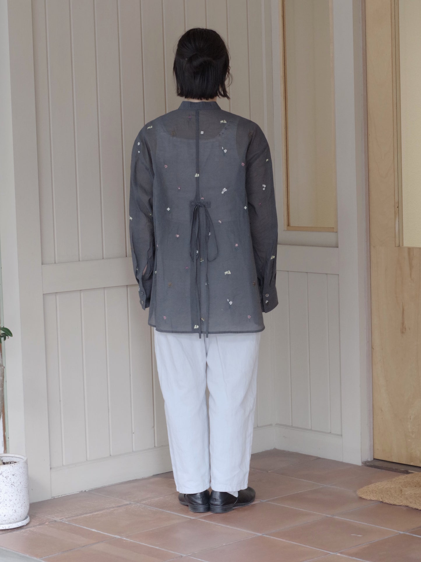 コットン/ナイロン sheer floral刺繍 moe sleeves シャツ | yuni